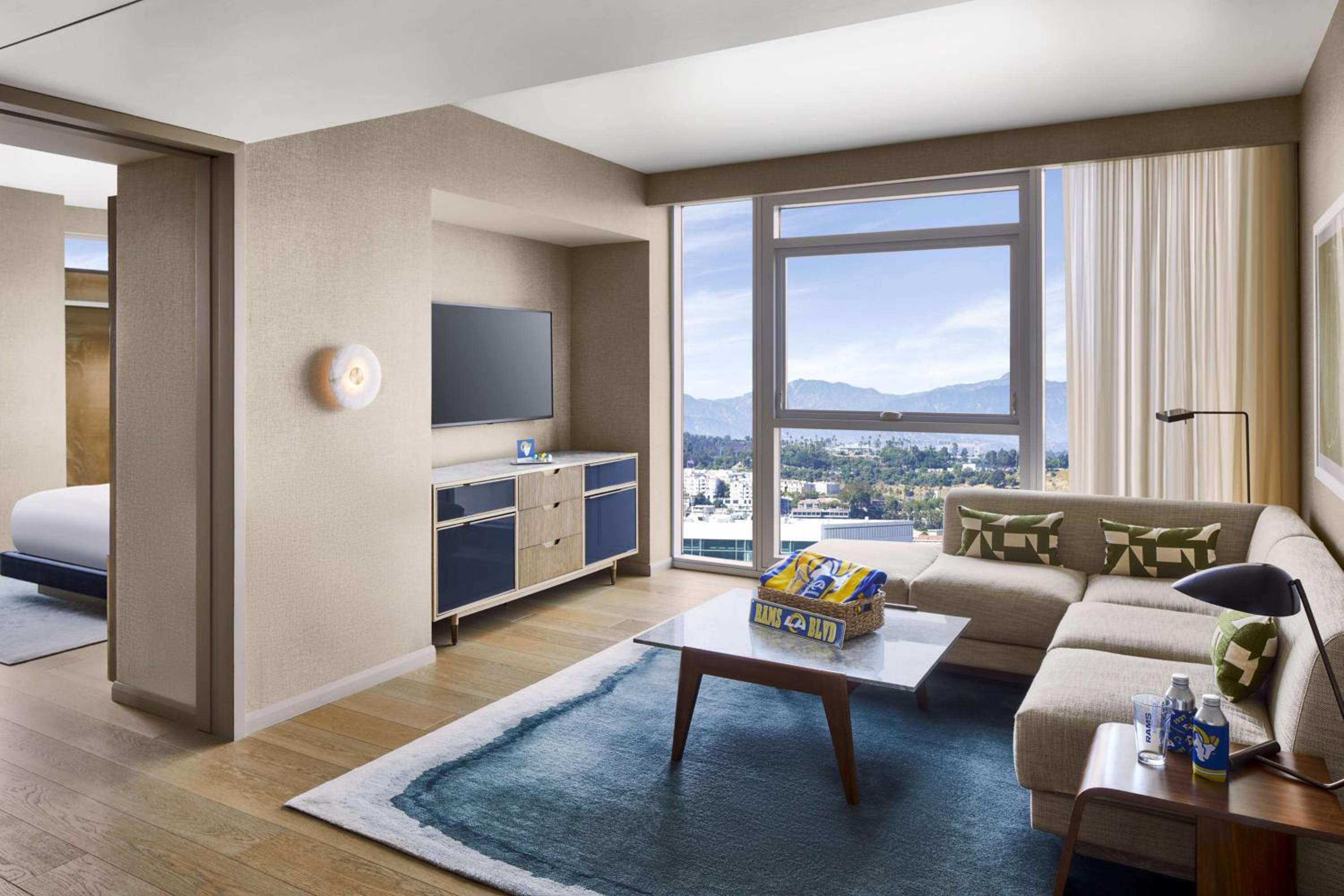 Corner King Suite