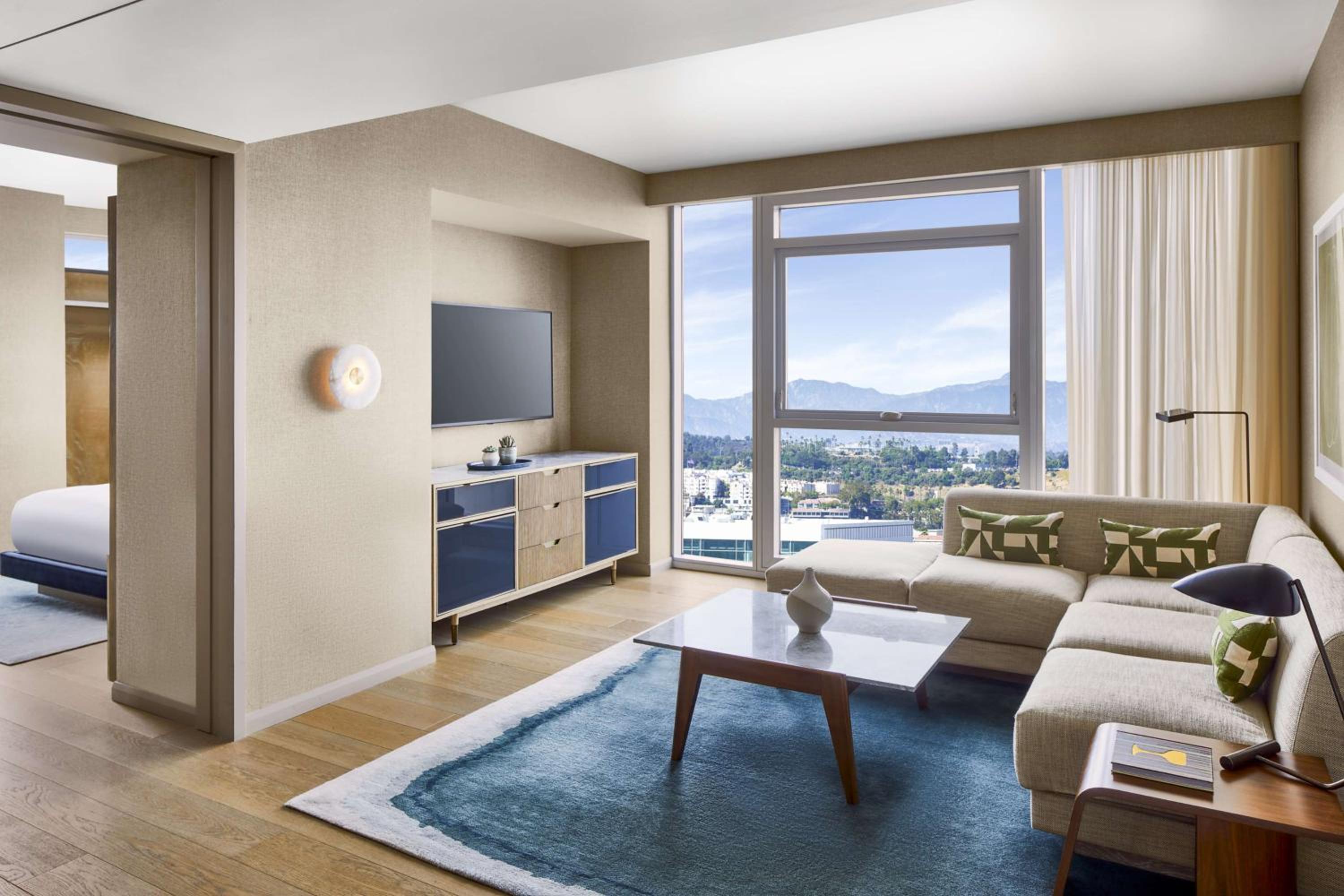 Corner King Suite