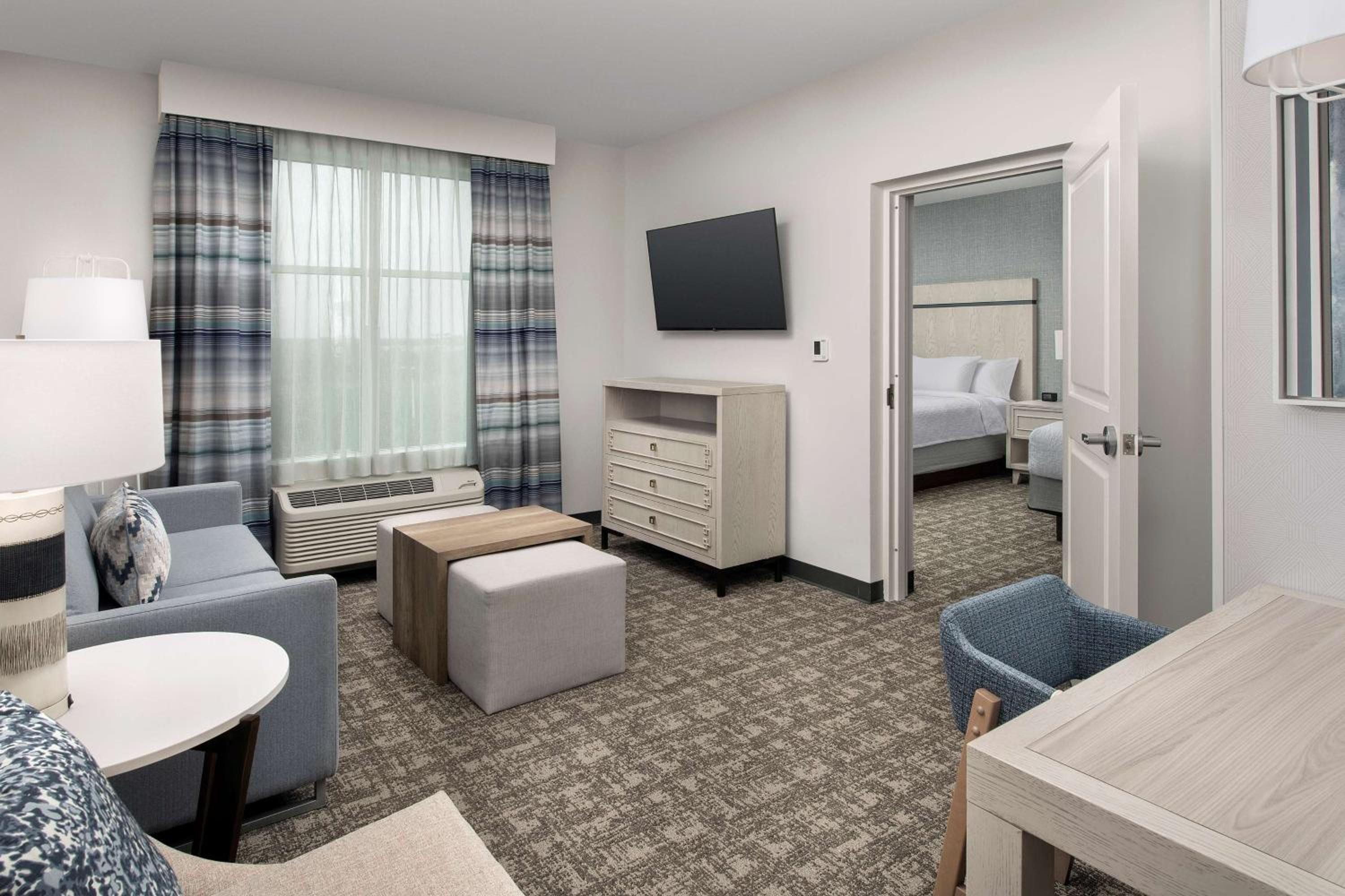 One-Bedroom Queen Suite with Two Queen Beds - Photo 10