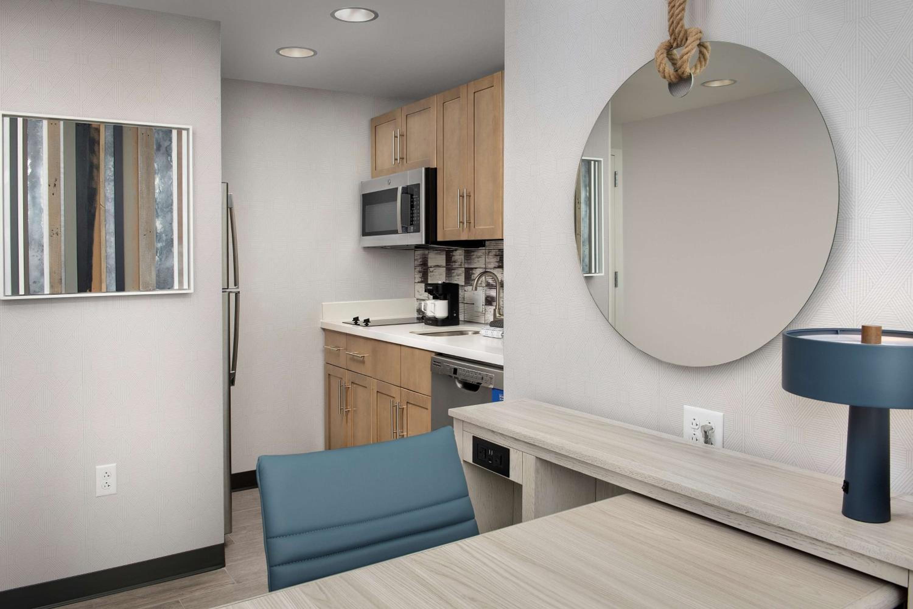 Studio Suite with Two Queen Beds - Photo 10