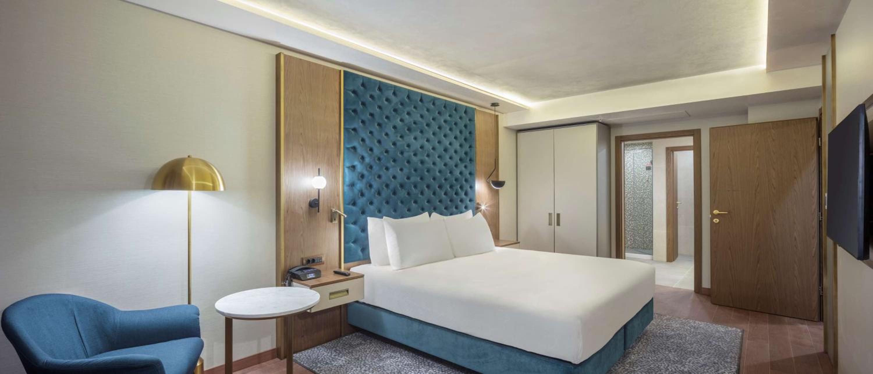 One-Bedroom King Suite - Photo 13