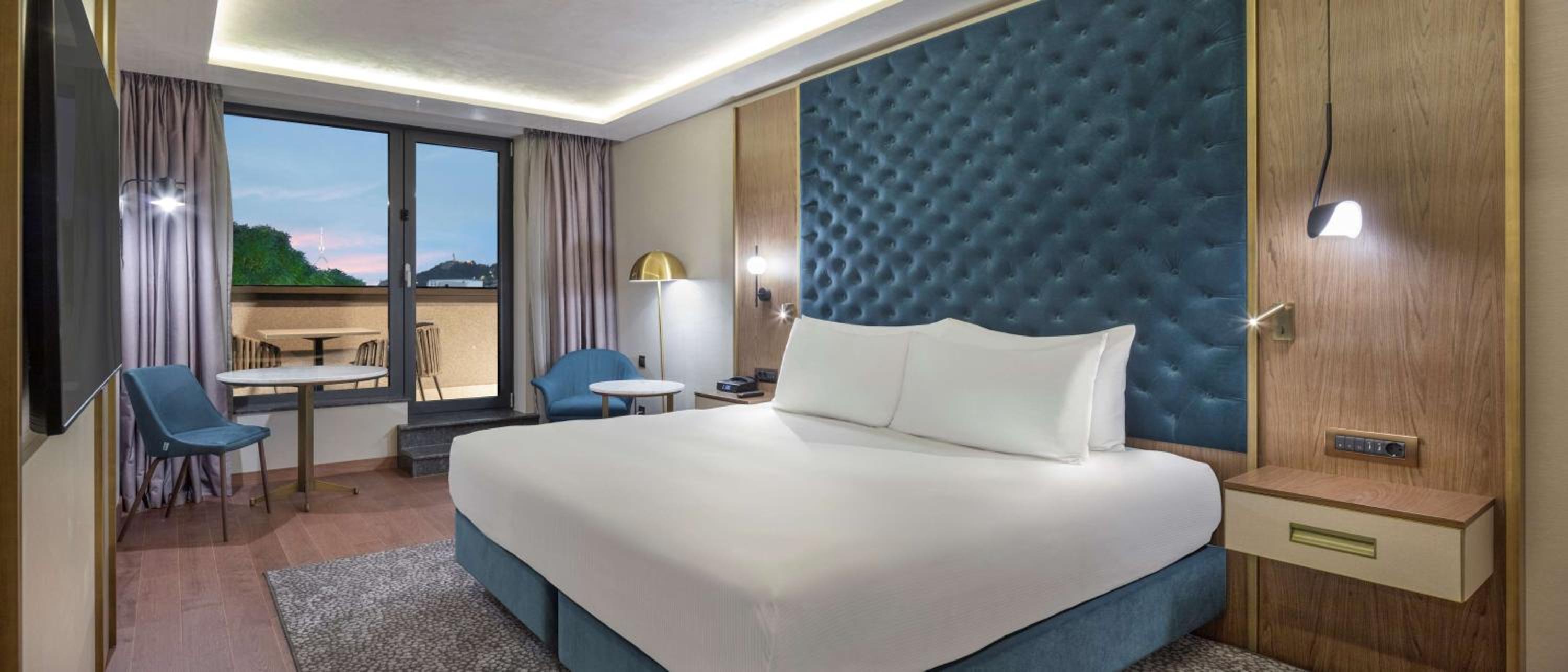 One-Bedroom King Suite - Photo 2