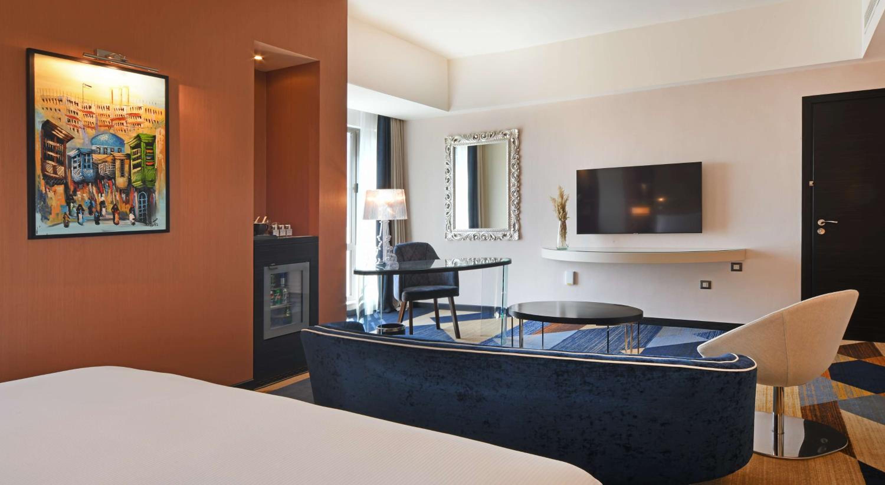 Deluxe King Room - Photo 5