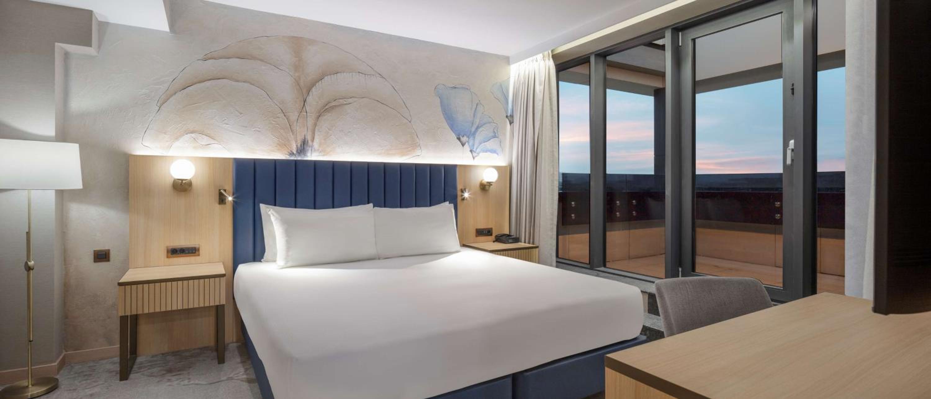 One-Bedroom King Suite - Photo 14