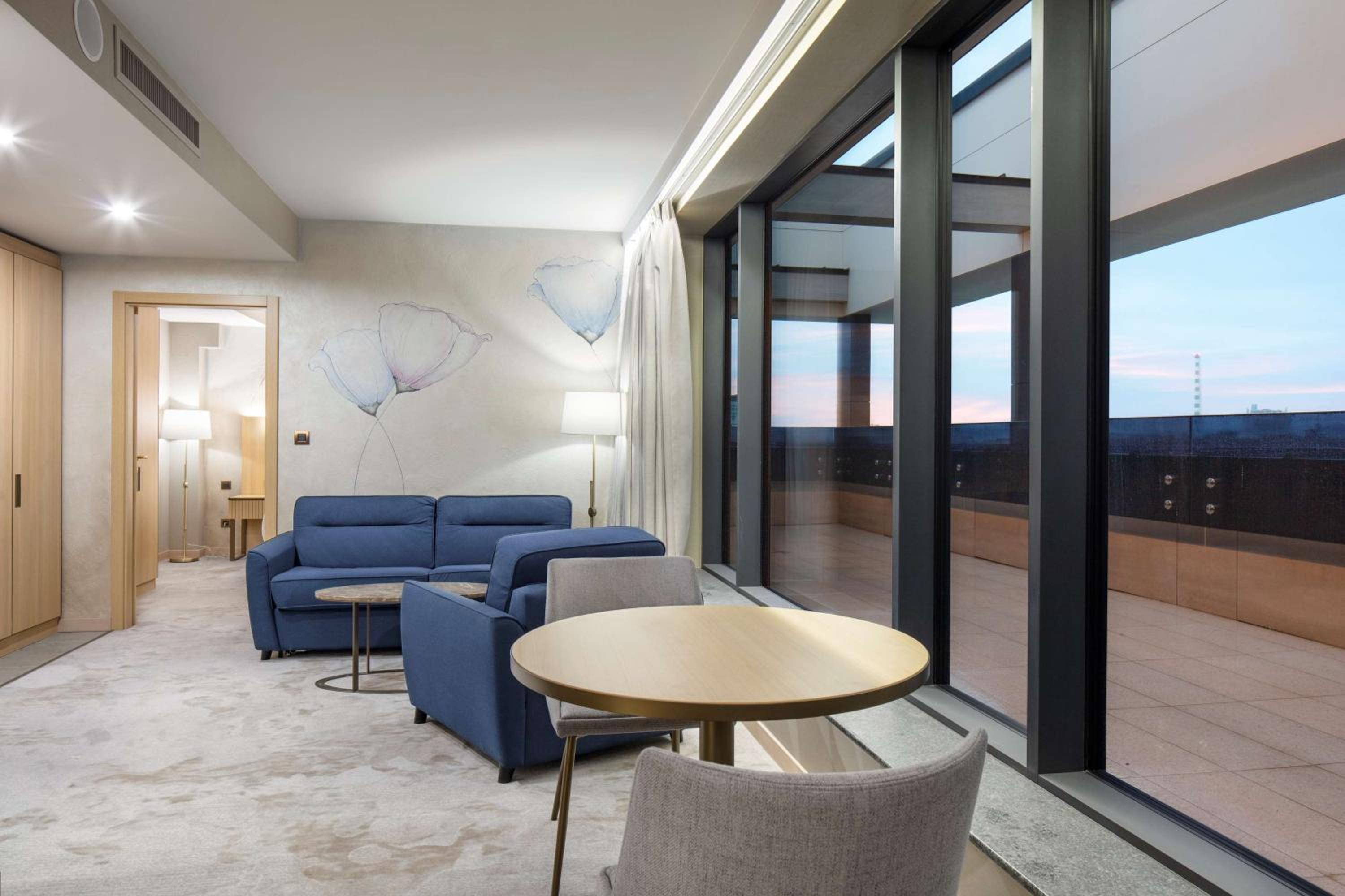 One-Bedroom King Suite - Photo 15