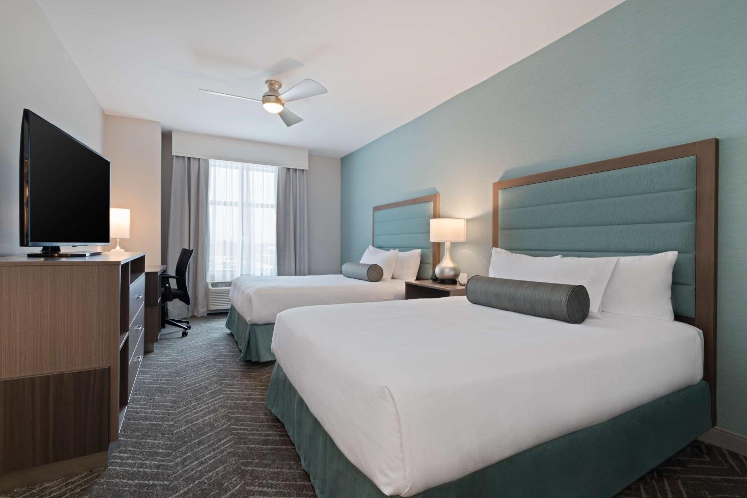 Suite with Two Queen Beds and Tub - Mobility Accessible - Photo 3