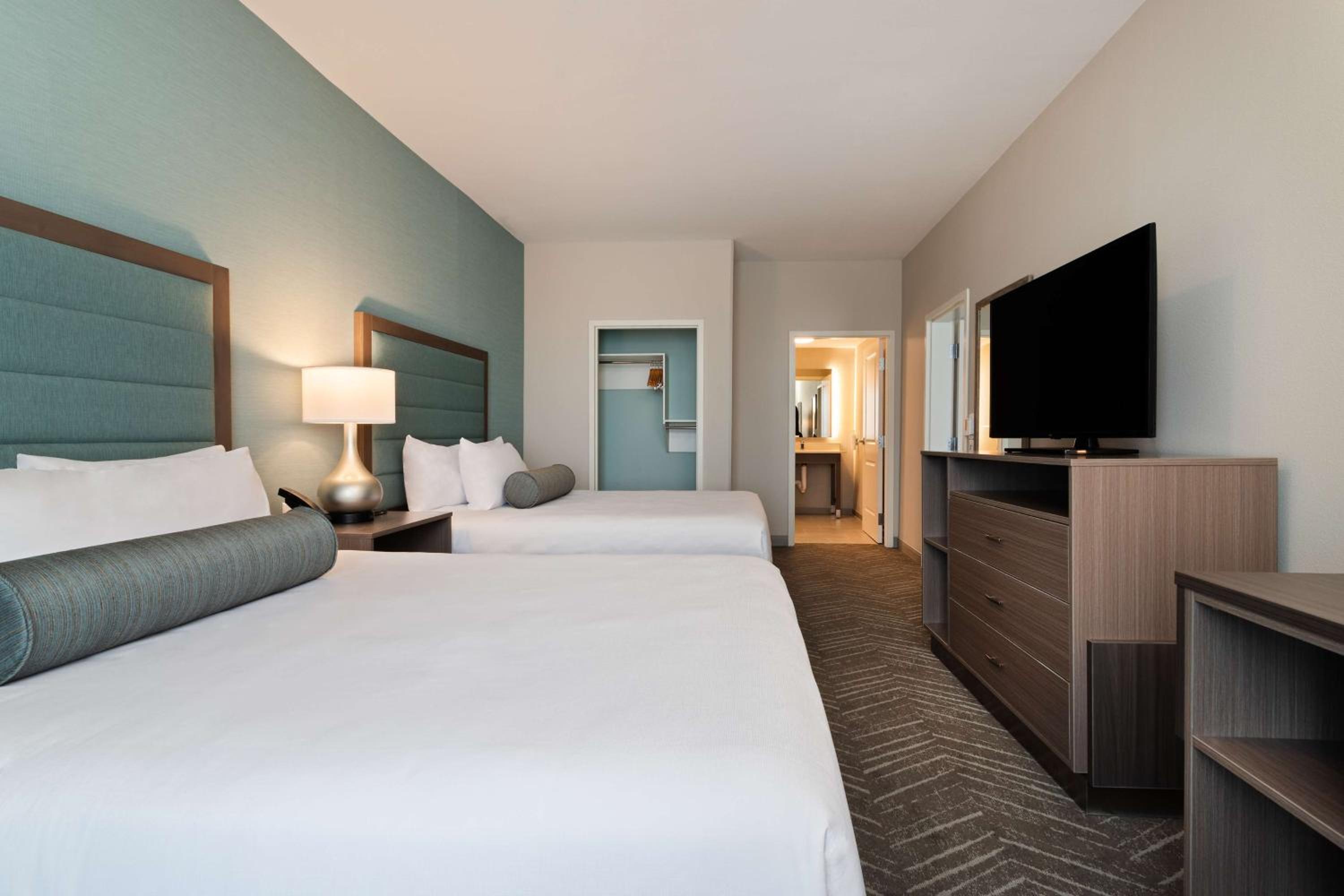 Suite with Two Queen Beds and Tub - Mobility Accessible - Photo 4