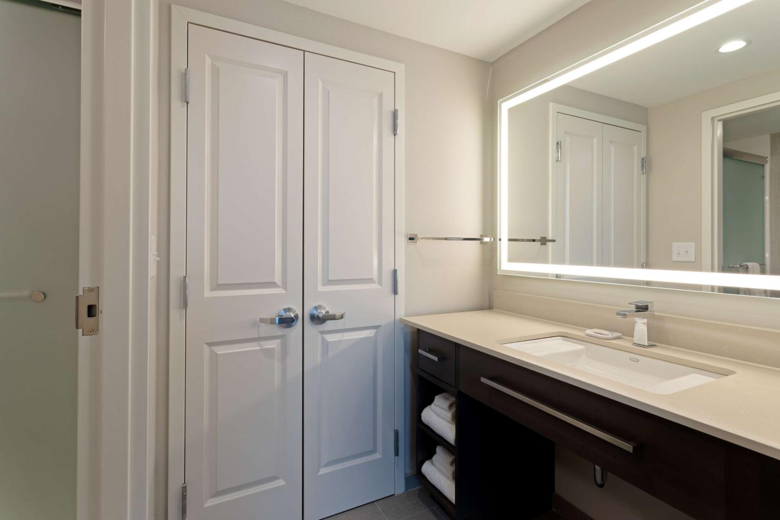 One-Bedroom King Suite - Photo 5