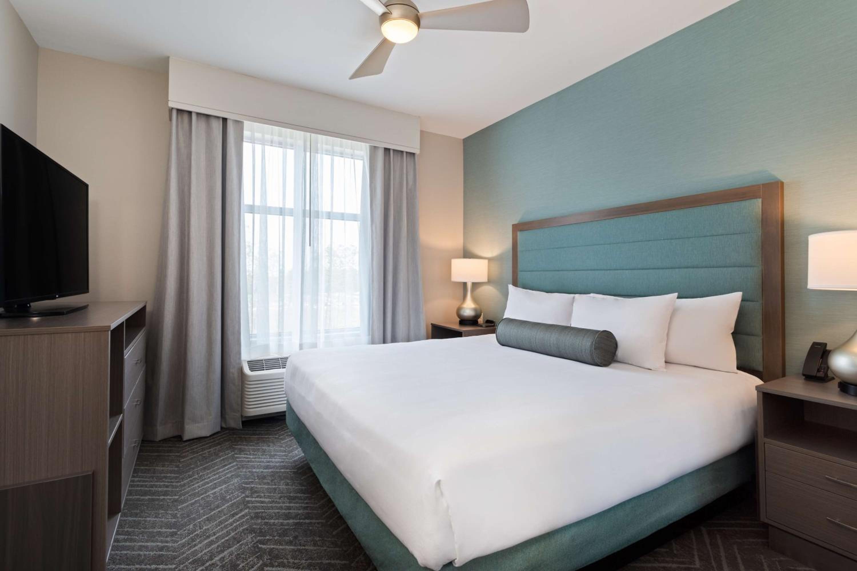 One-Bedroom King Suite - Photo 2
