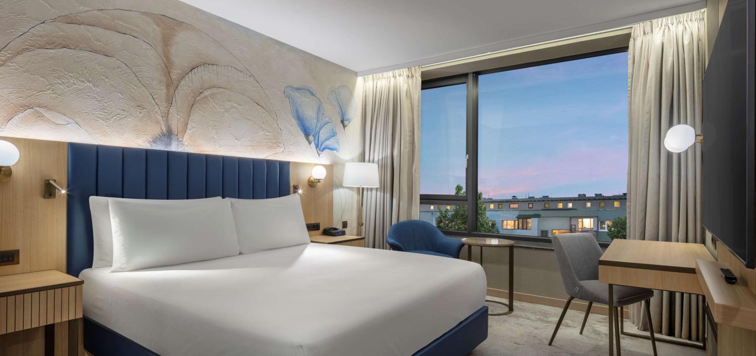 King Guest Room - Photo 4