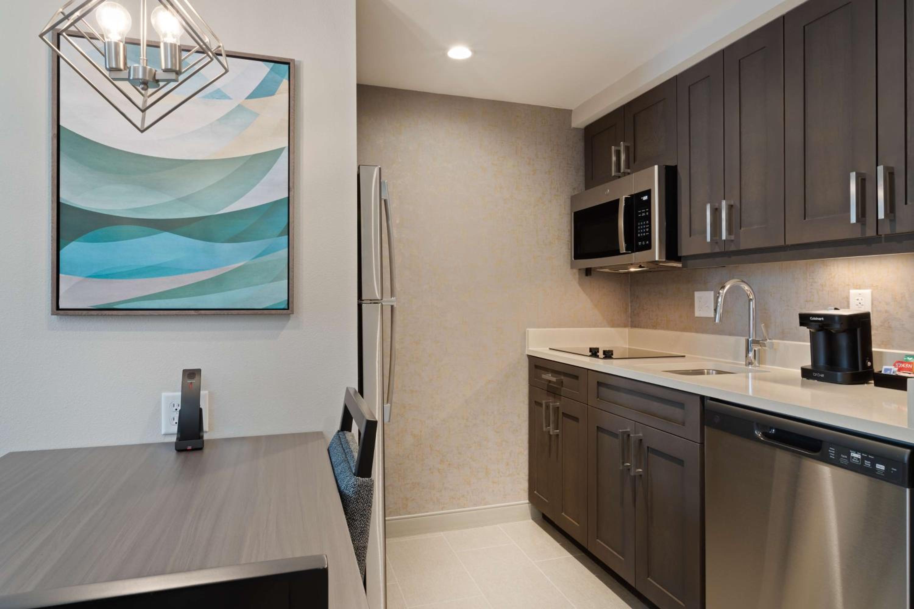 One-Bedroom King Suite - Photo 4
