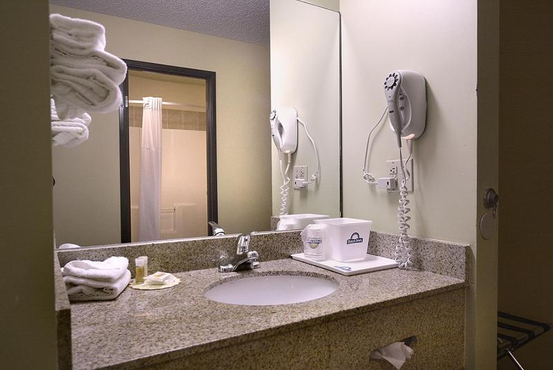 Studio Suite with 1 King Bed and 2 Twin Beds, Non-Smoking - Photo 3