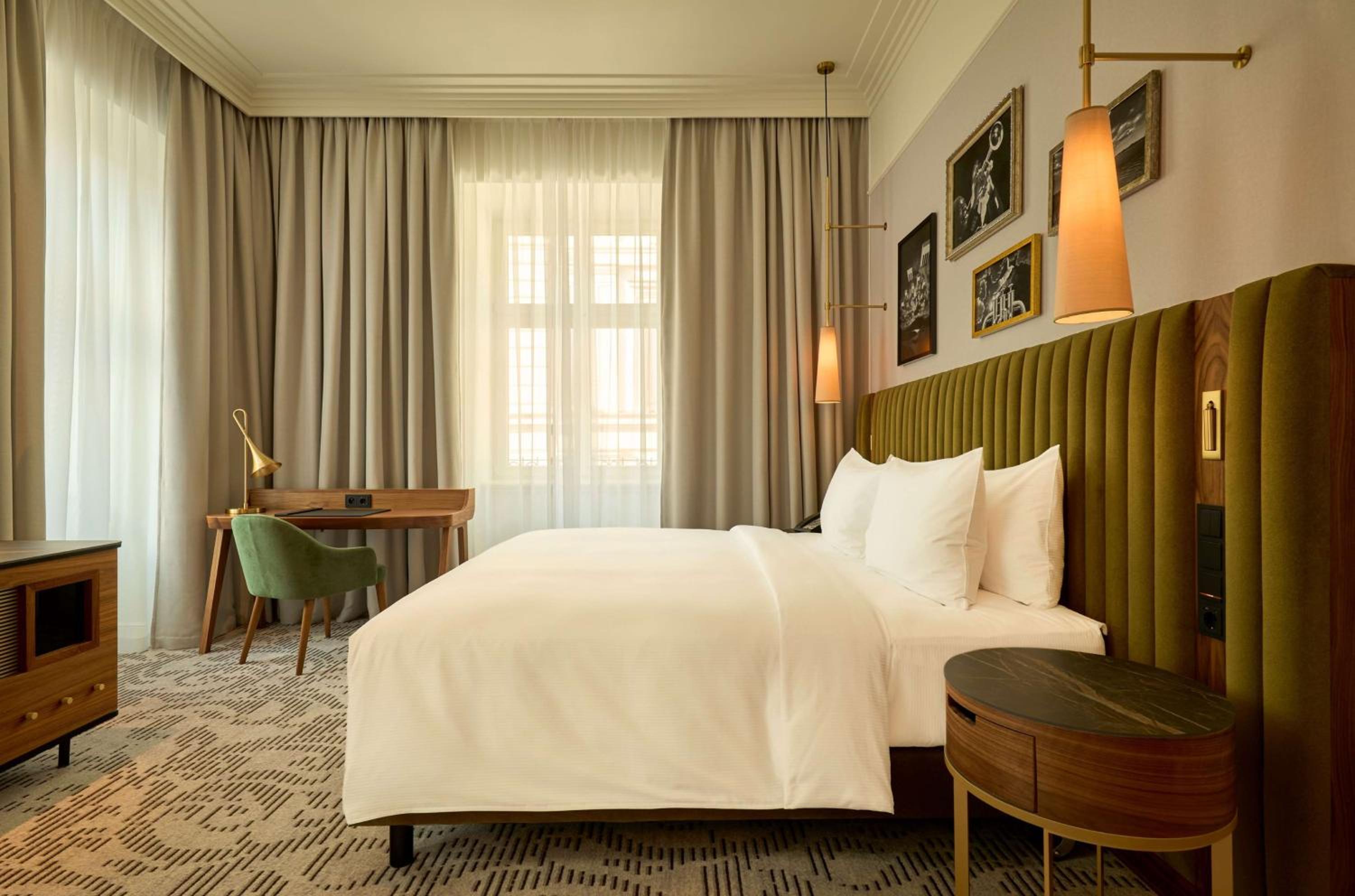 Deluxe King Room - Old Town - Photo 9