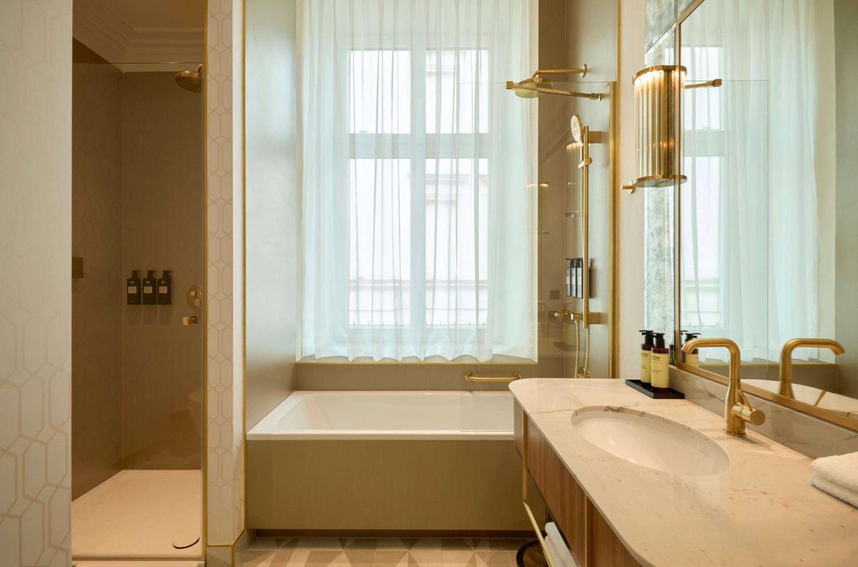 One-Bedroom King Suite - Photo 3