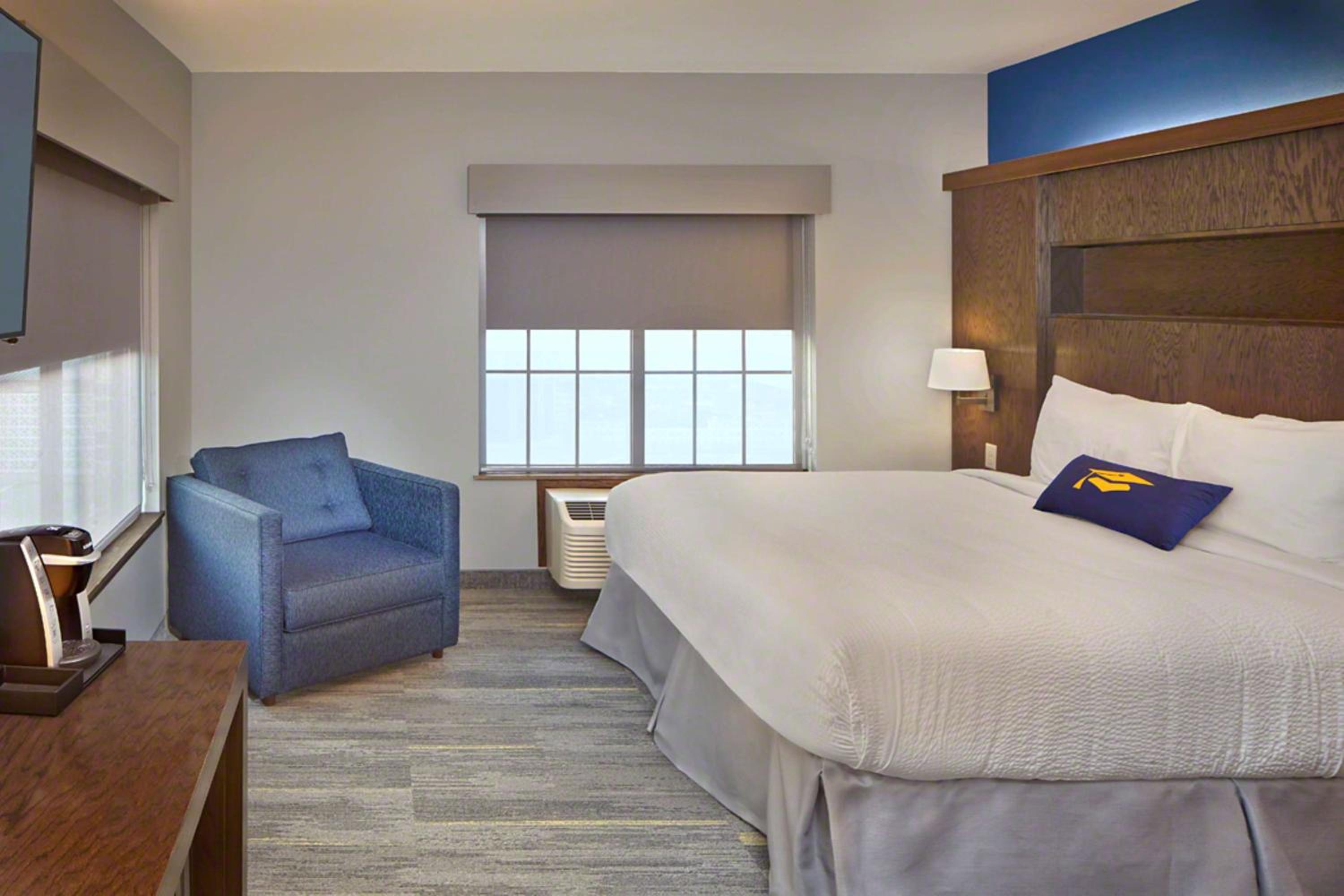 Corner Junior King Suite