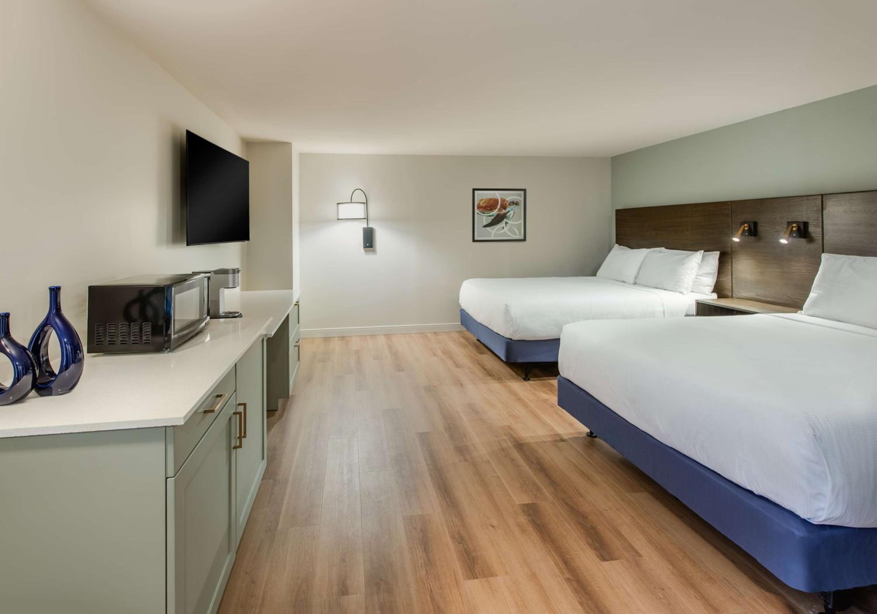 Queen Room with Two Queen Beds - Hearing Access - Photo 4