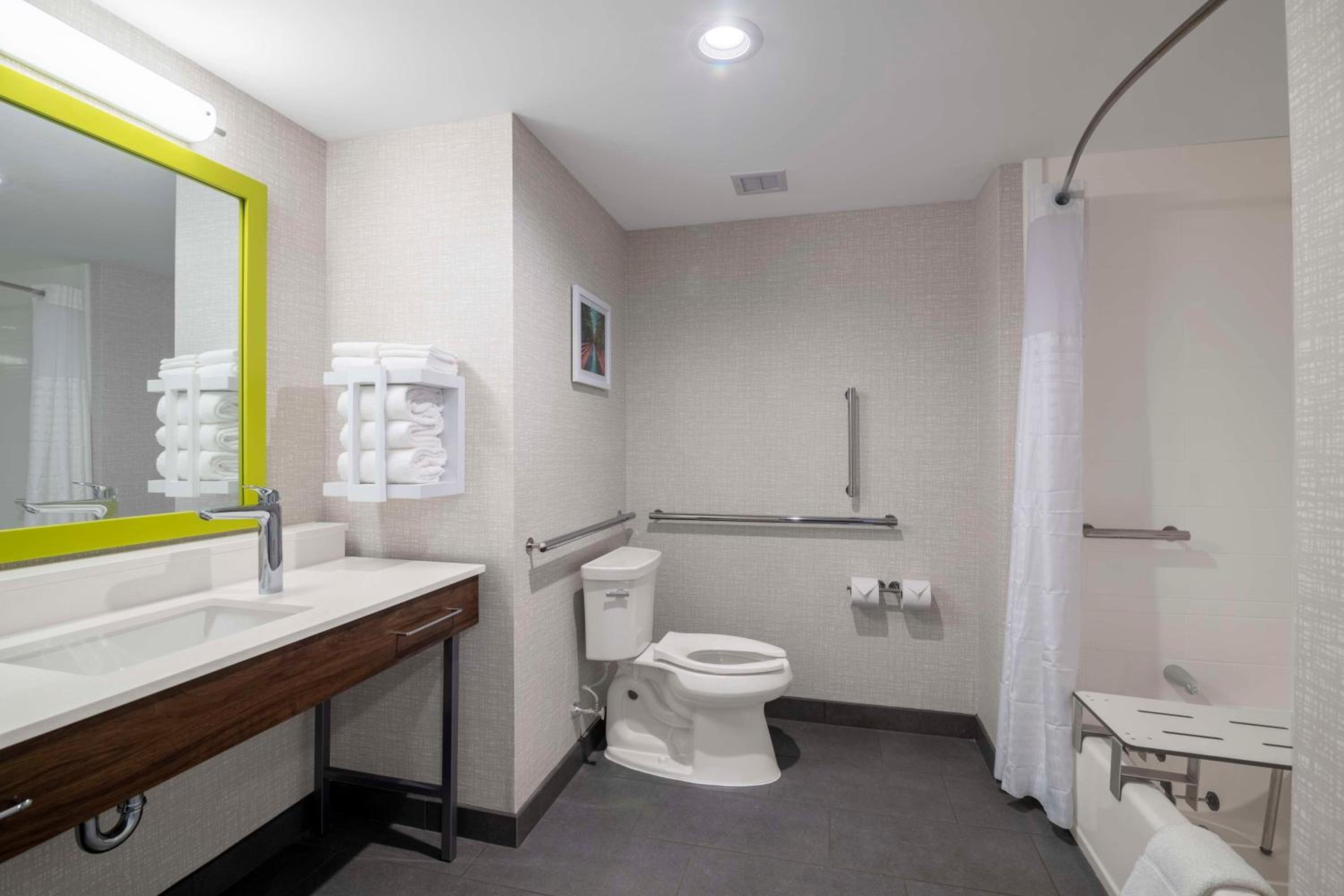 Queen Room with Two Queen Beds and Bath Tub - Mobility Access - Photo 3
