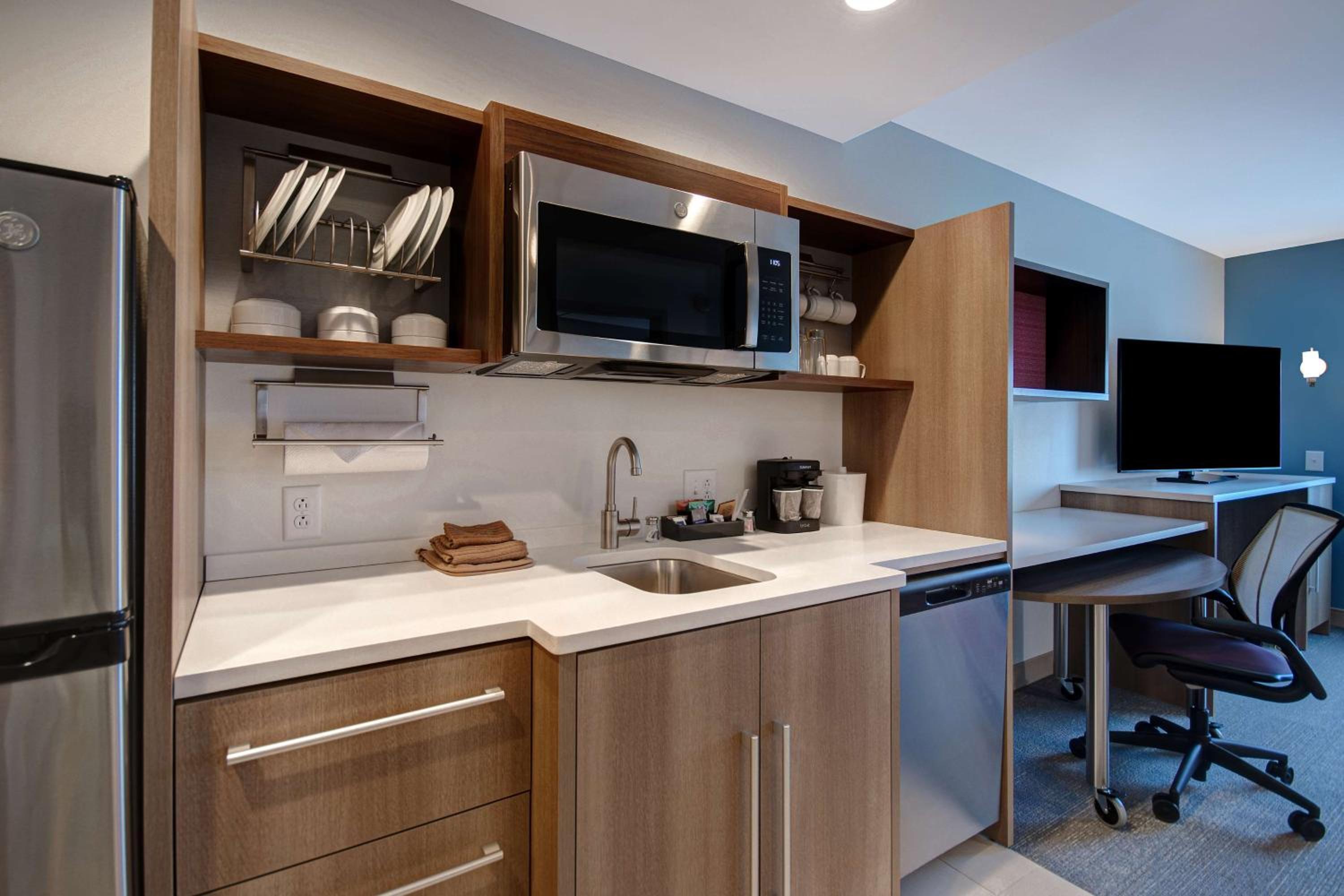 Queen Suite - Photo 10