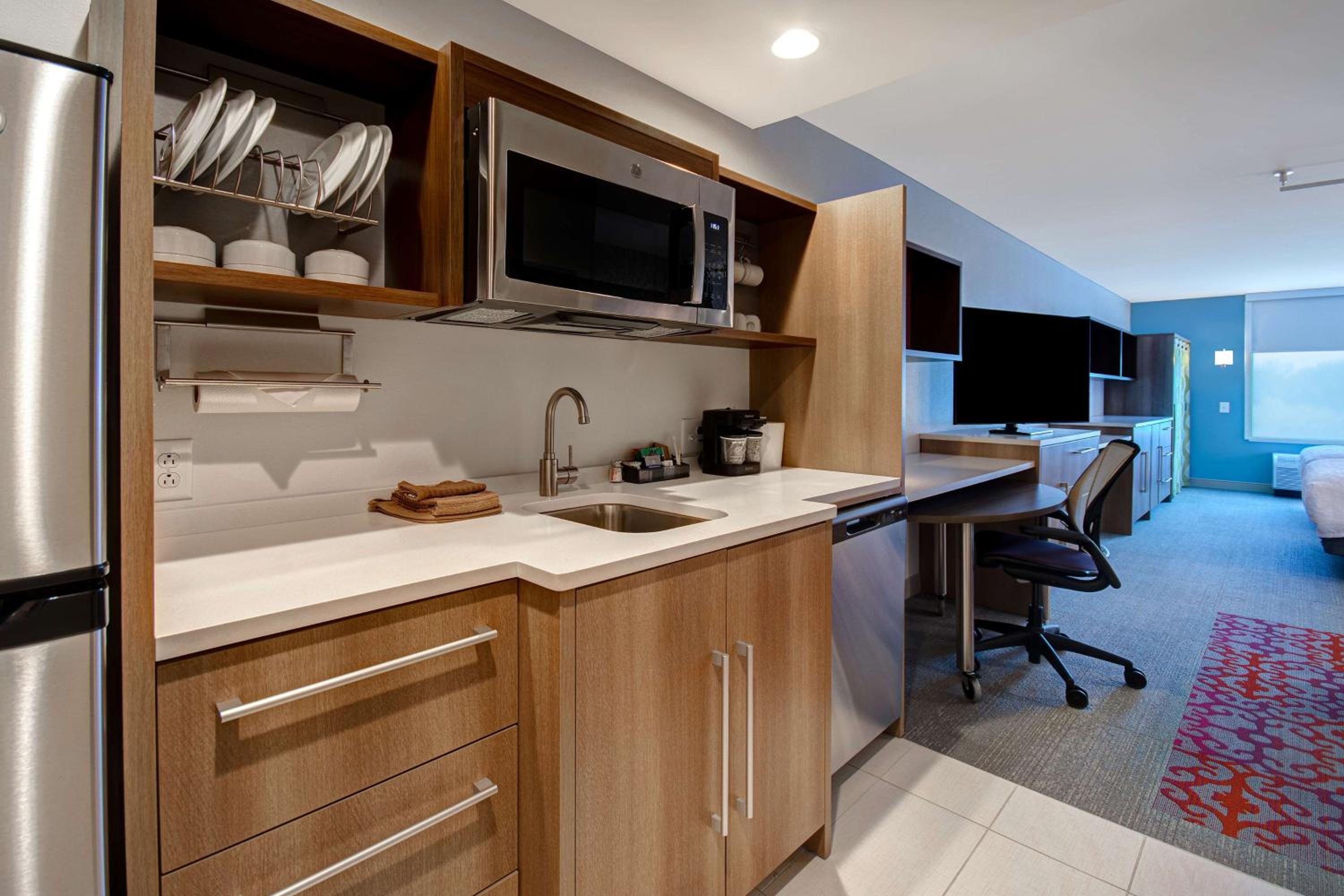 Studio Suite with Two Queen Beds - Photo 3