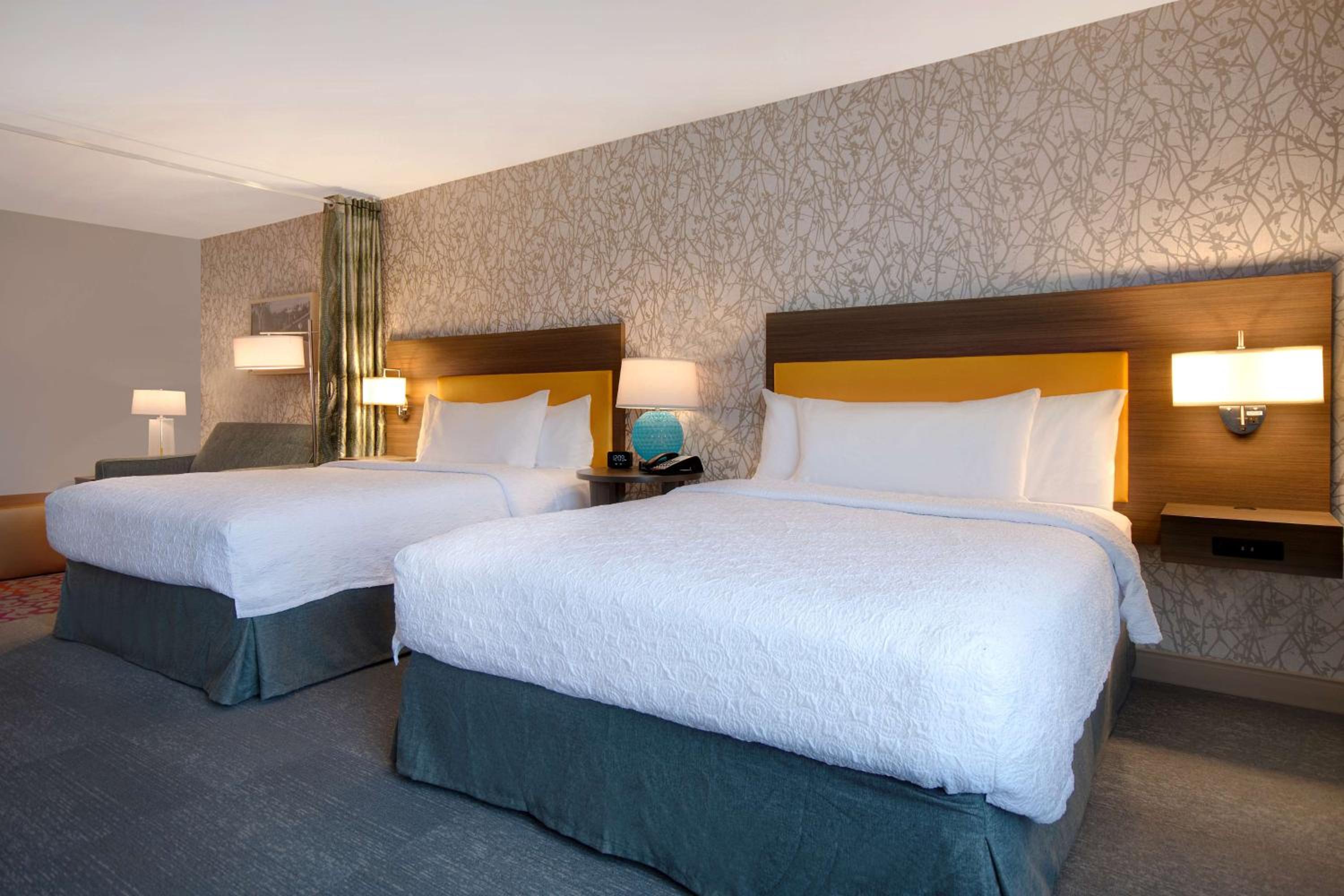 Studio Suite with Two Queen Beds - Photo 5