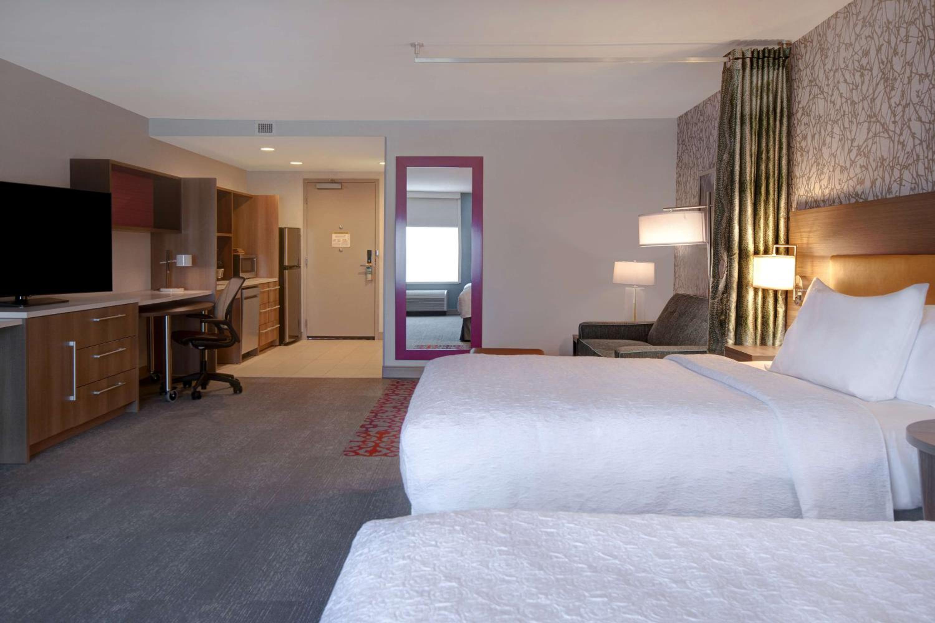 Studio Suite with Two Queen Beds and Tub - Mobility Access - Photo 8