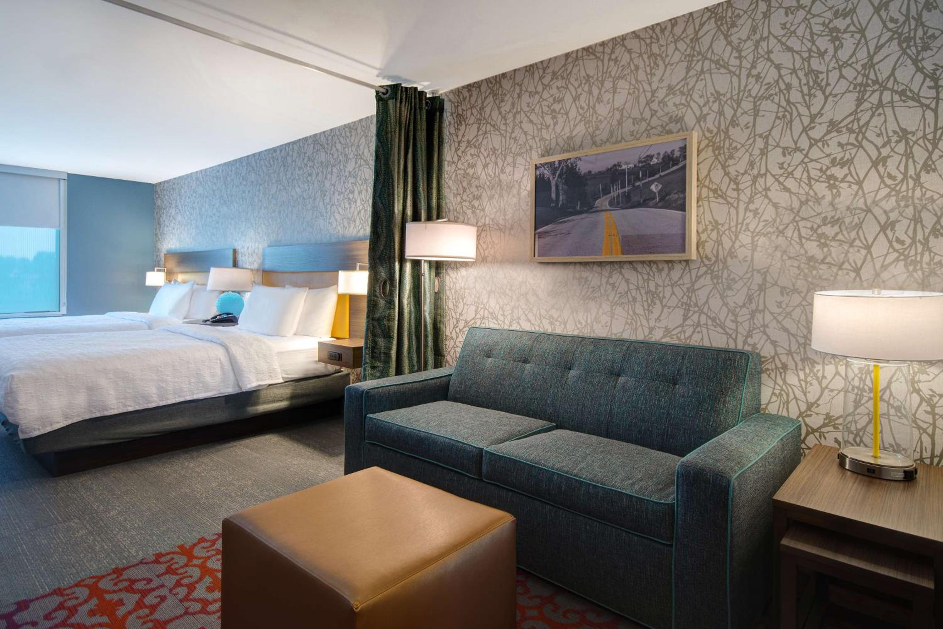 Studio Suite with Two Queen Beds - Photo 7