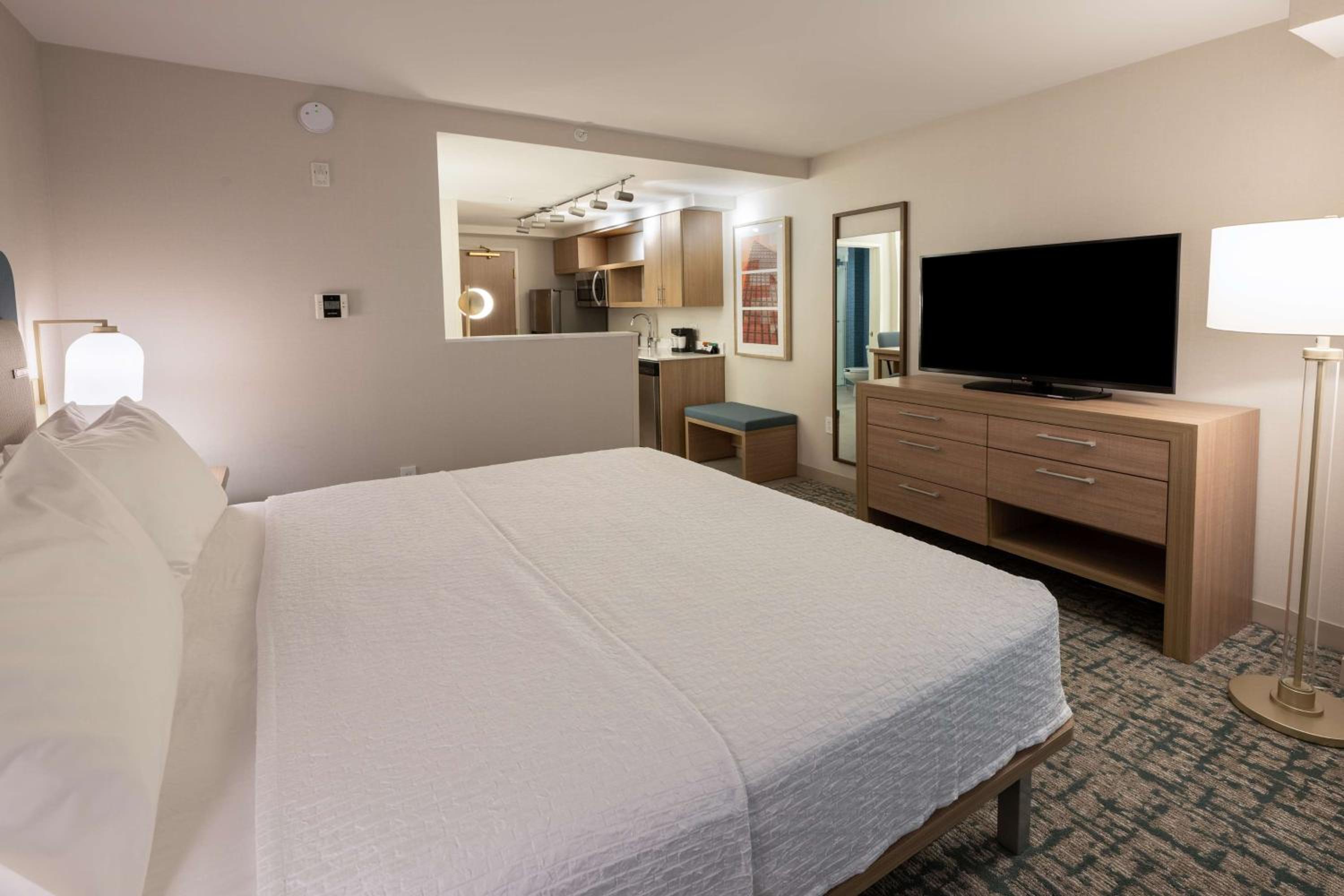 Efficiency King Suite  - Photo 2