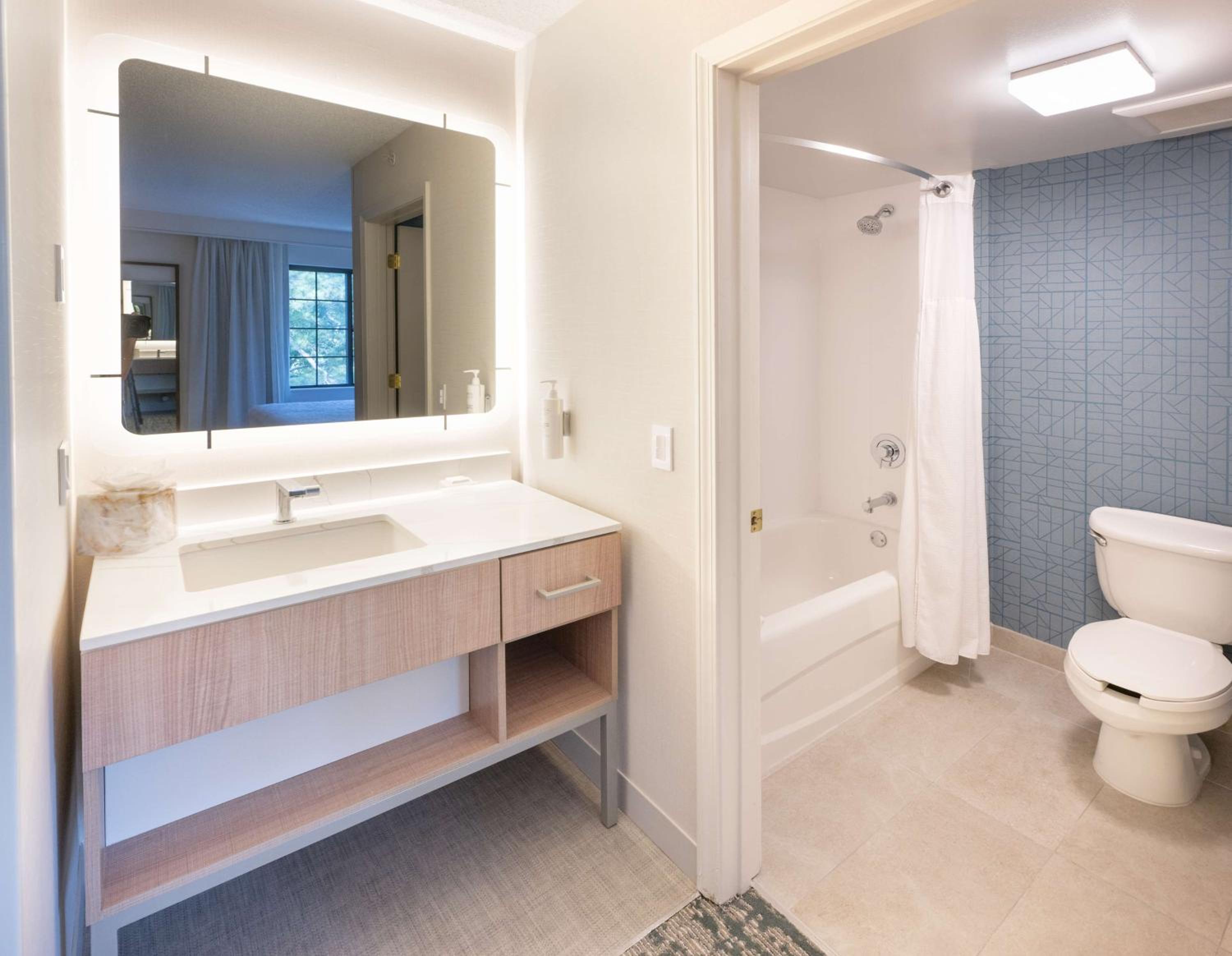 Two-Bedroom Suite - Photo 3