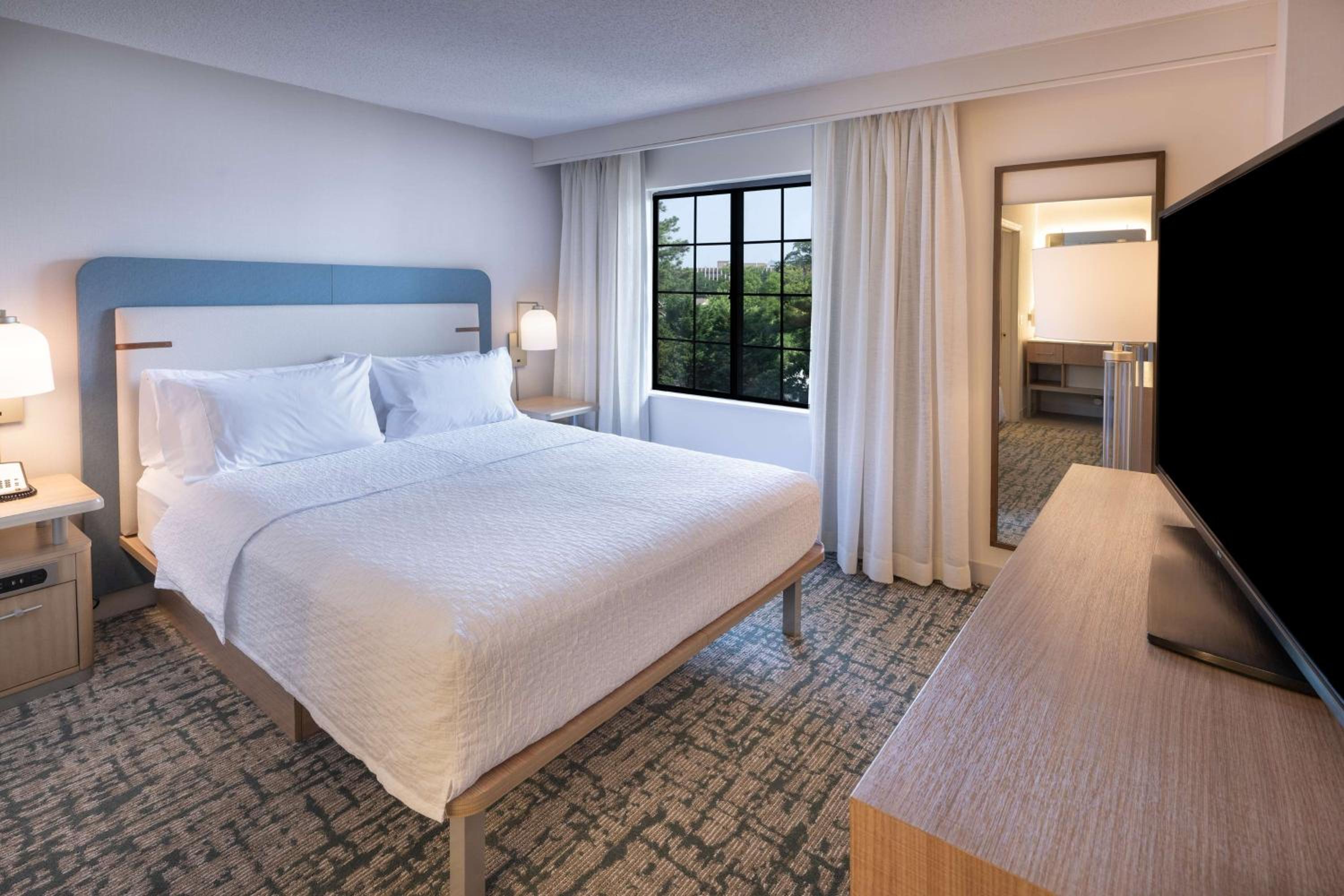 Two-Bedroom Suite - Photo 9