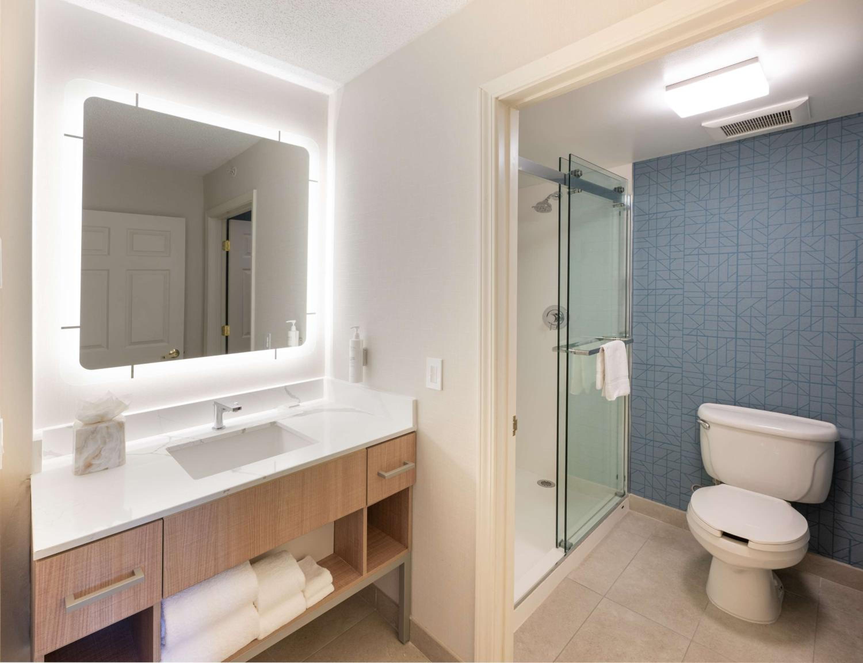 Two-Bedroom Suite - Photo 4