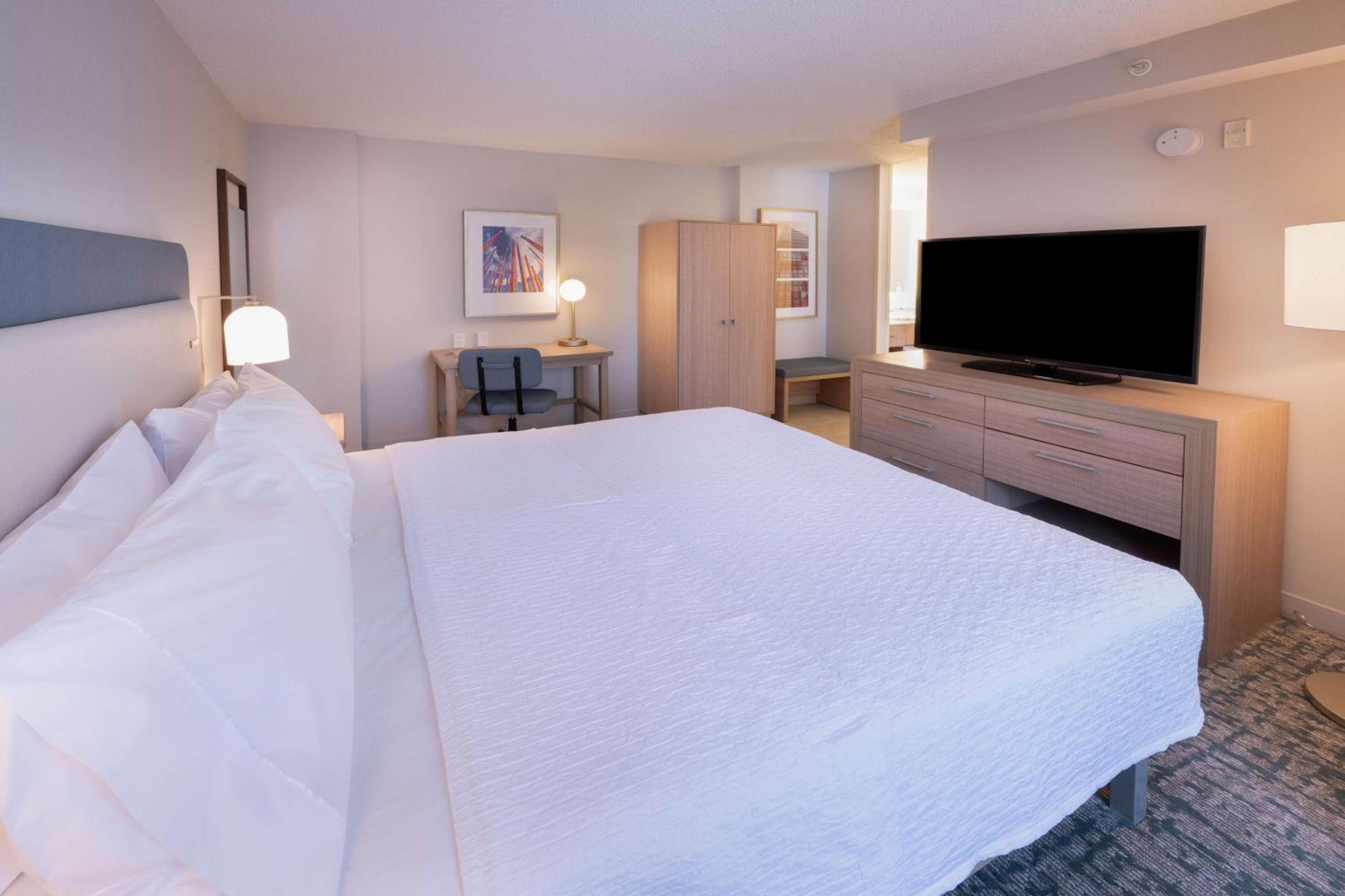 Two-Bedroom Suite - Photo 7