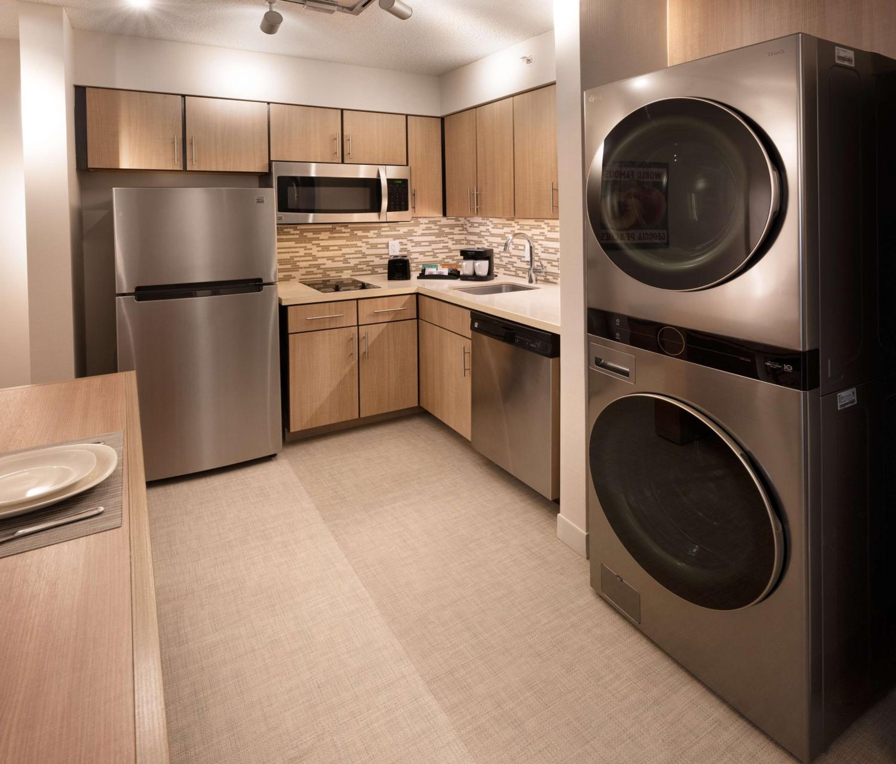 One-Bedroom King Suite - Photo 4