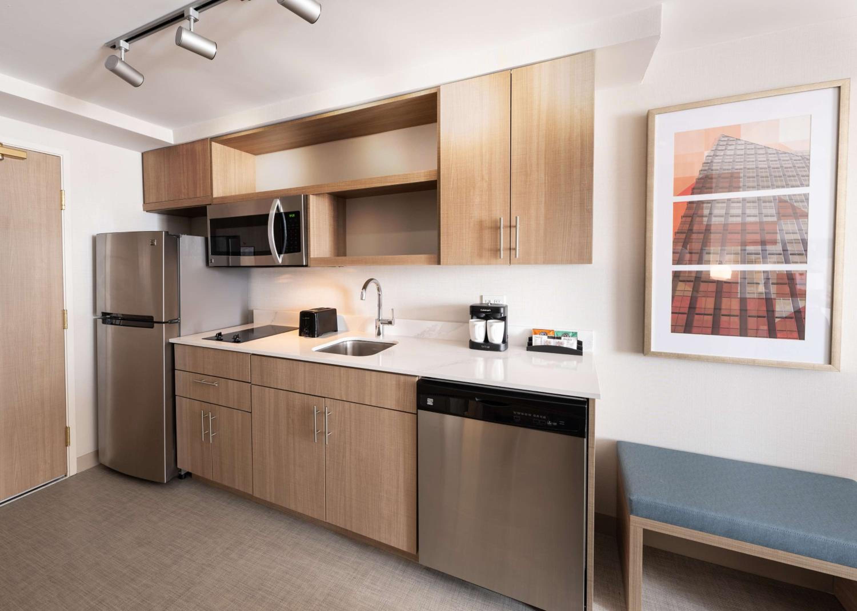 Efficiency King Suite  - Photo 4