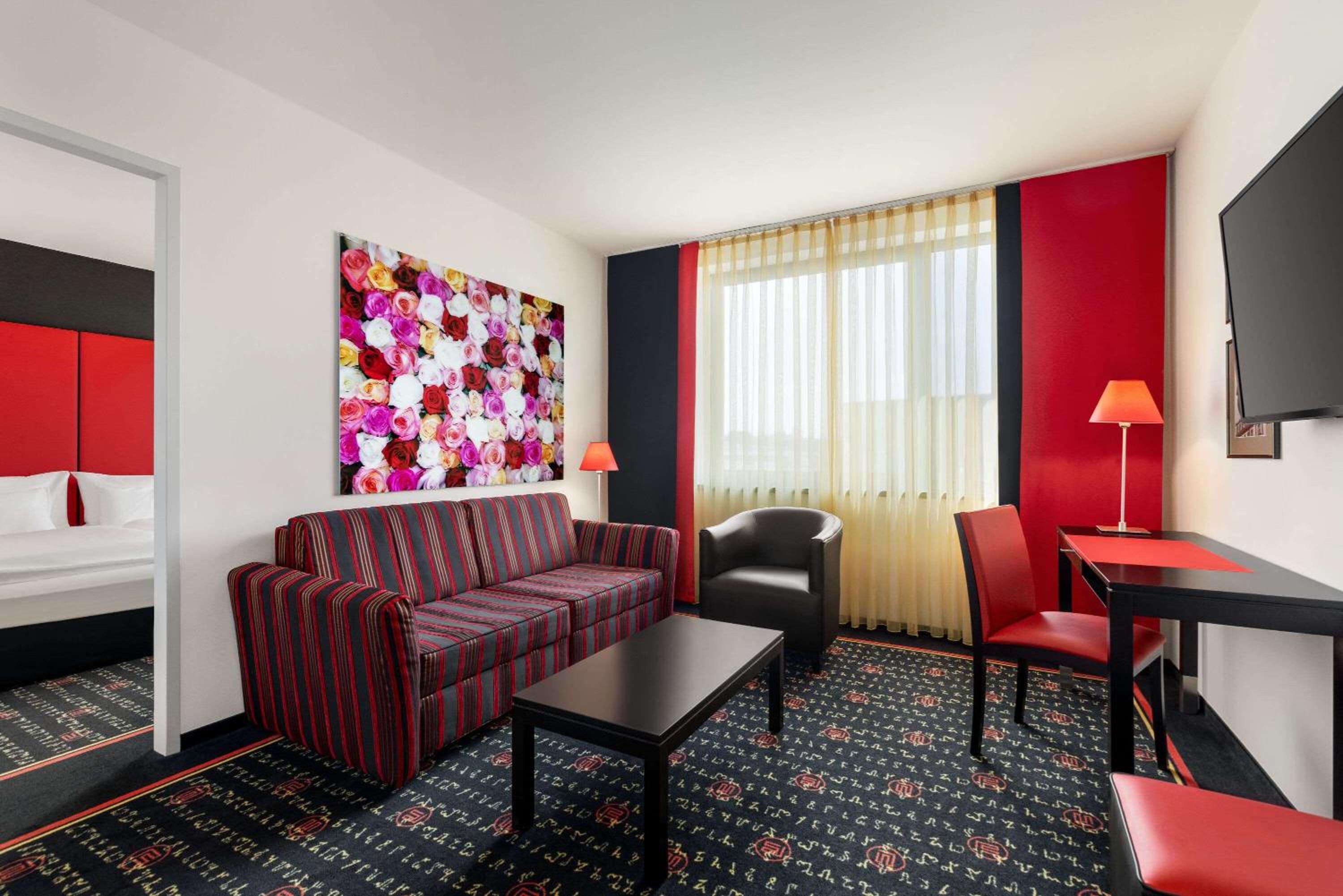 Suite - Photo 2