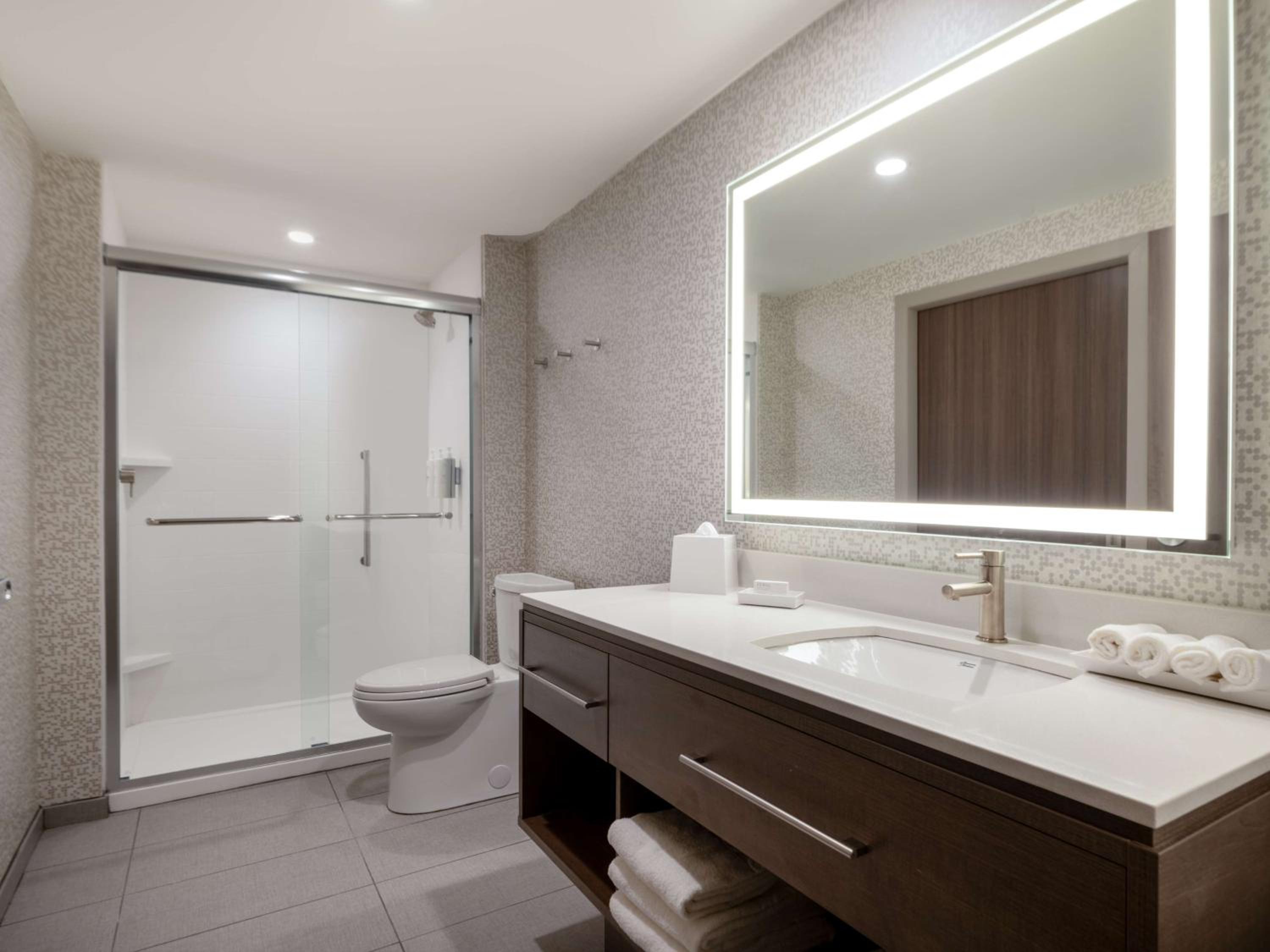 One-Bedroom King Suite - Photo 2
