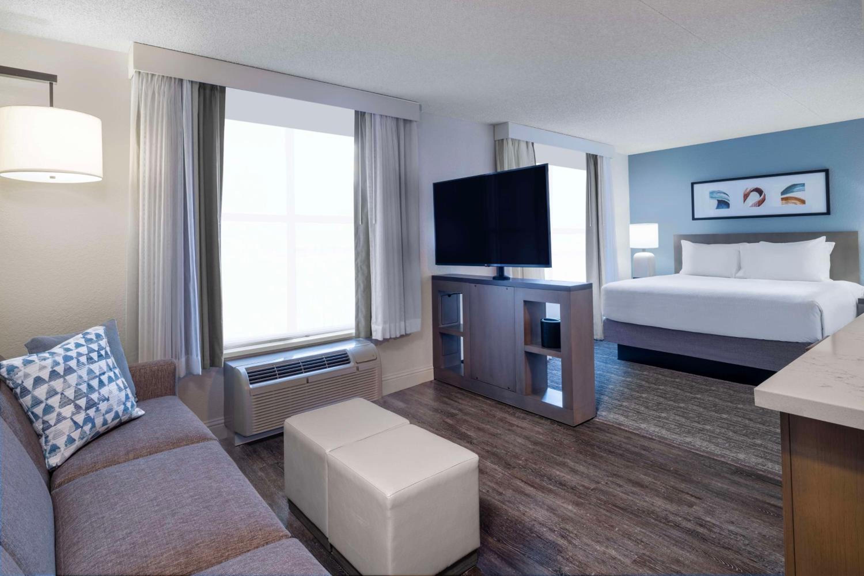 King Studio Suite with Kitchen and Sofa Bed - Photo 1