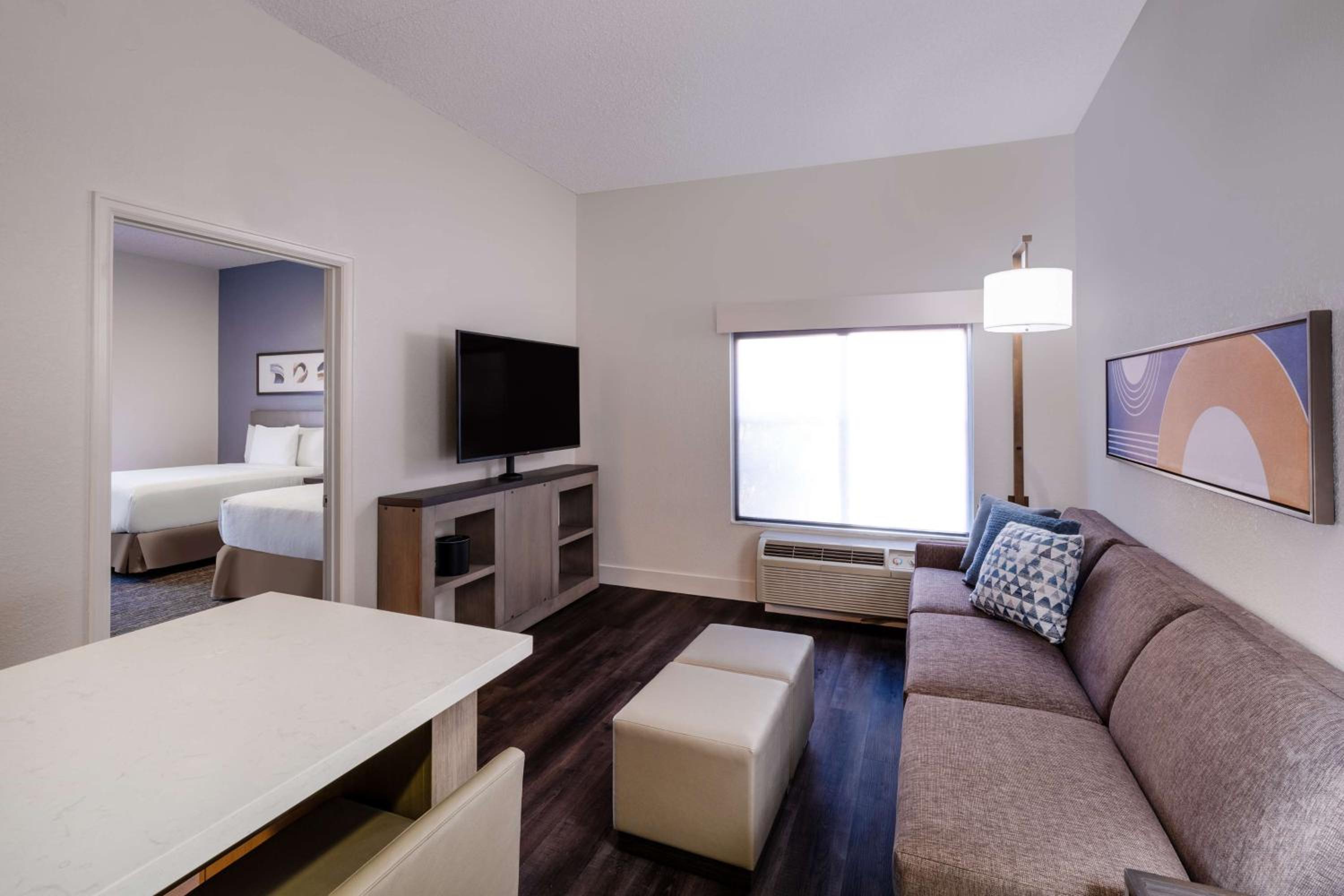 One Bedroom Kitchen Suite with Two Queen Beds and Sofa Bed - Photo 1
