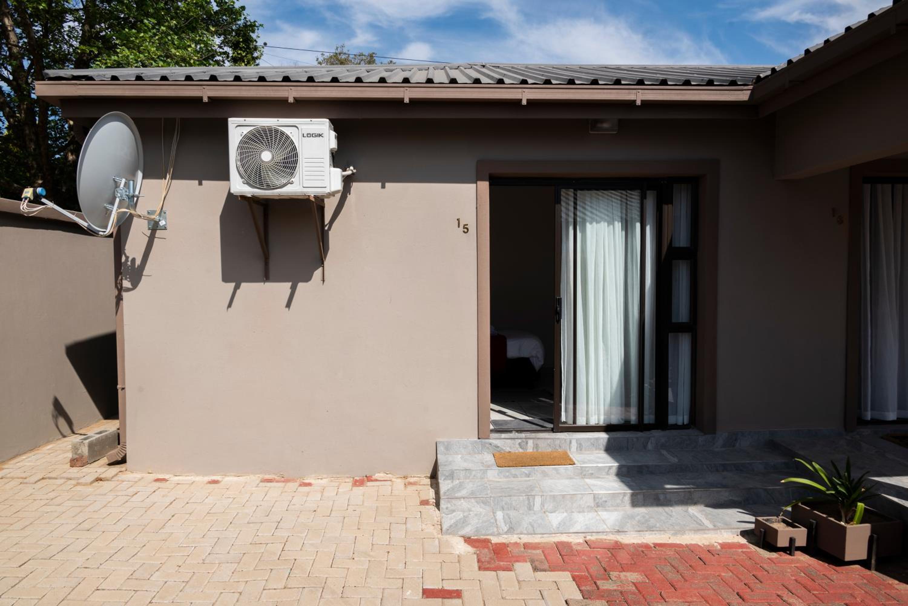 Double Room with Private Bathroom photo 2