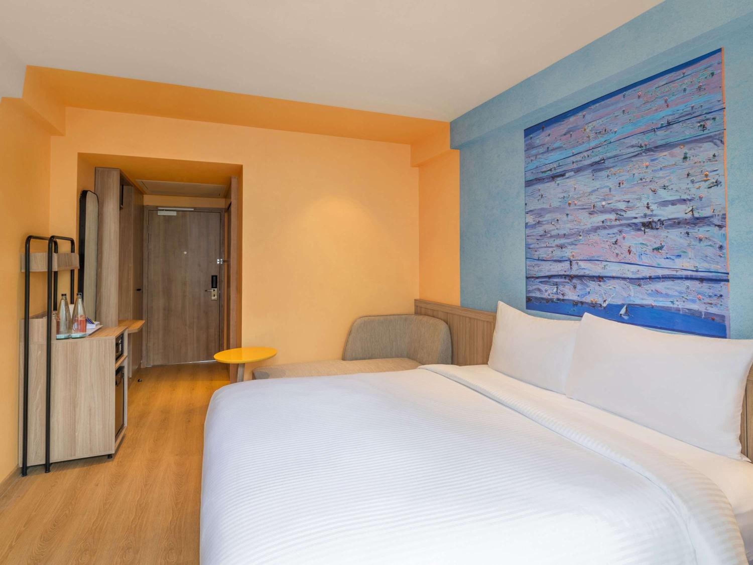 Standard One Double Bed - Photo 1
