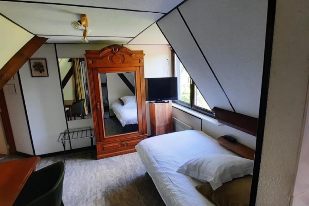 Single Room photo 2