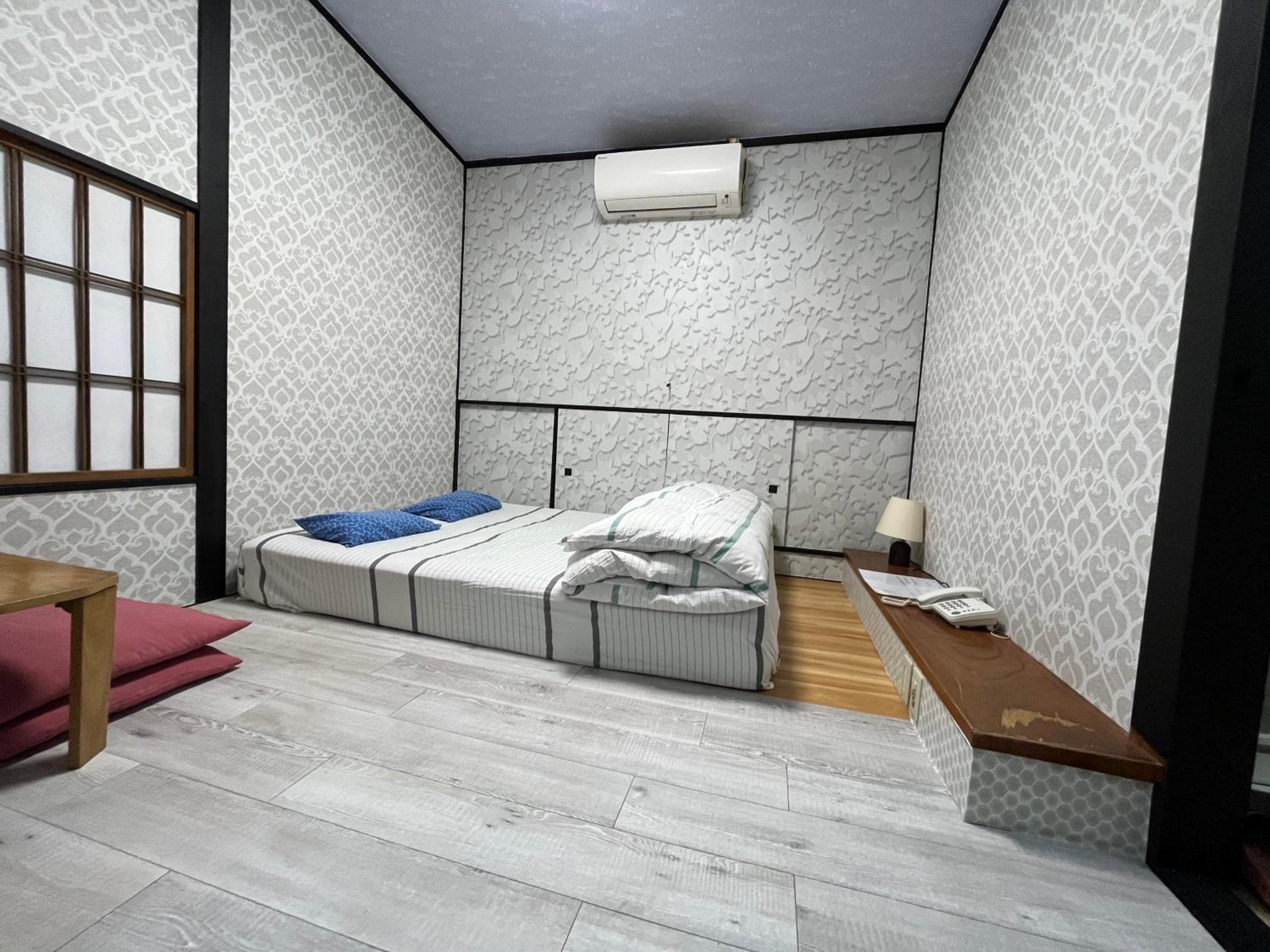 Double Room with Private Bathroom photo 1