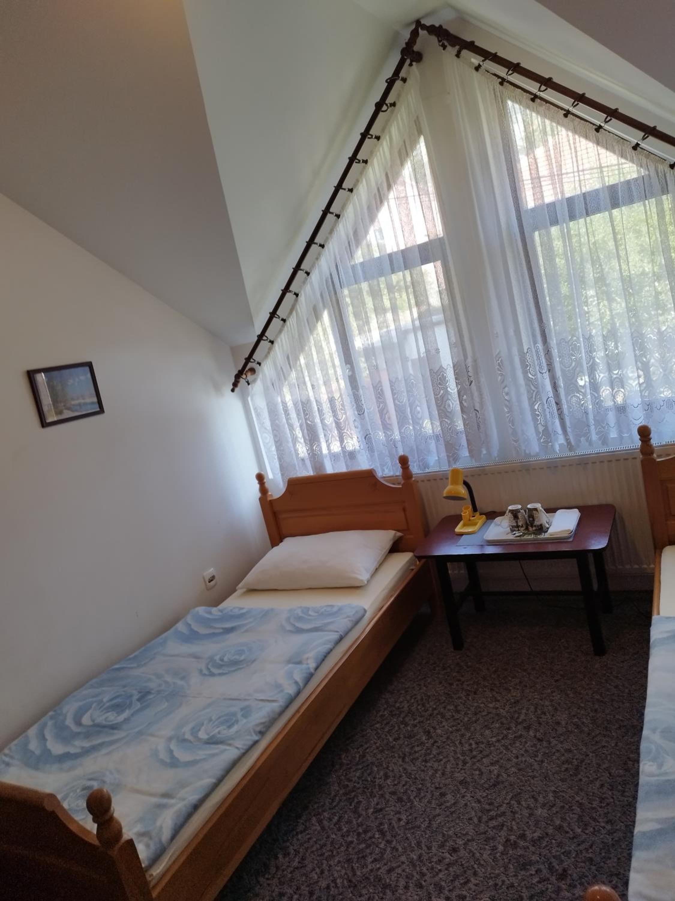 Standard Twin Room With Shared Bathroom photo 2