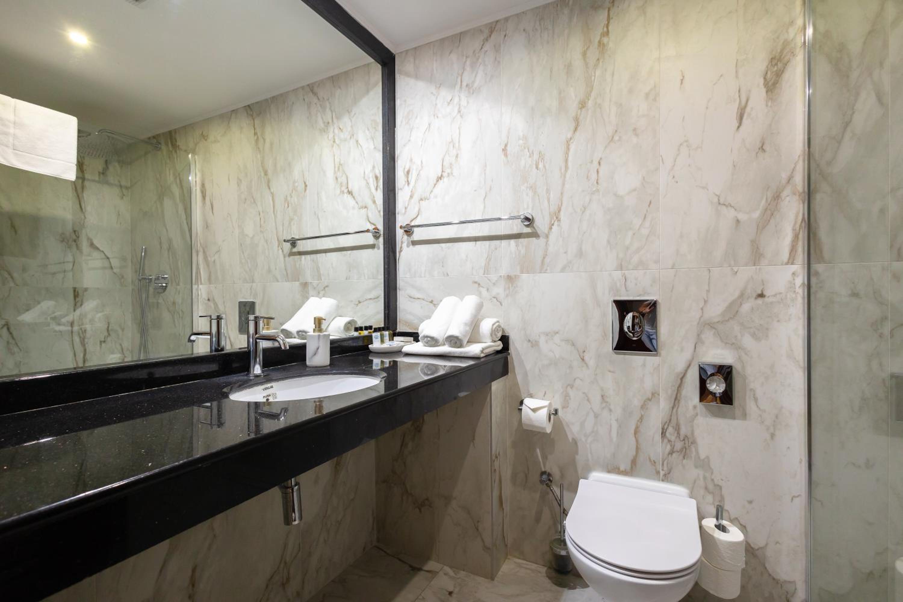 Standard Twin Room - Photo 6