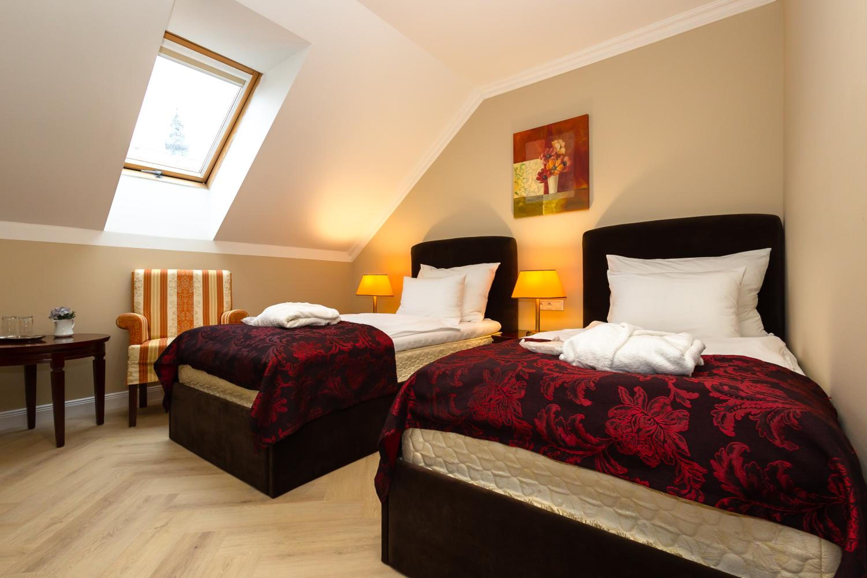 Standard Twin Room - Photo 3