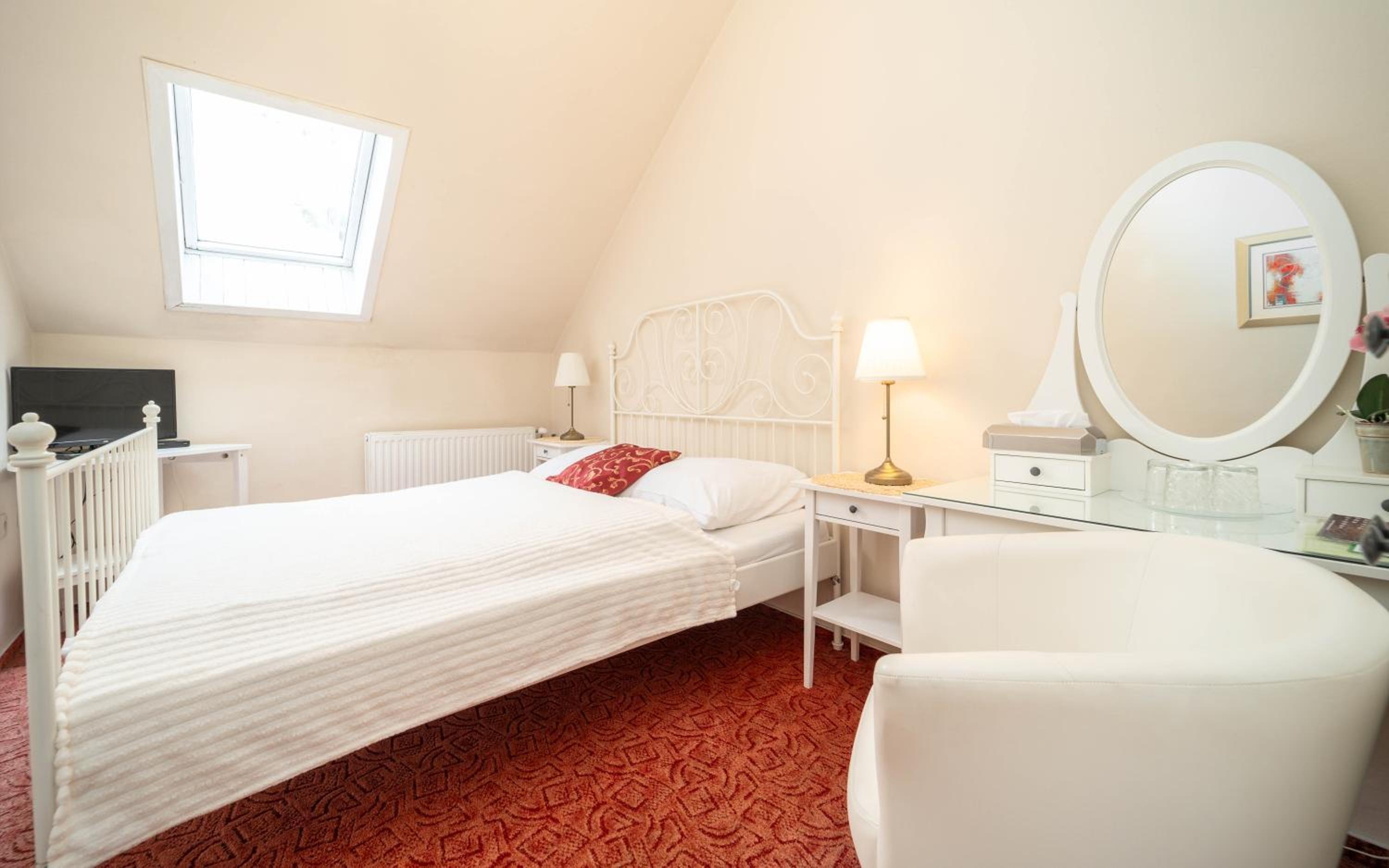 Double or Twin Room - Photo 17