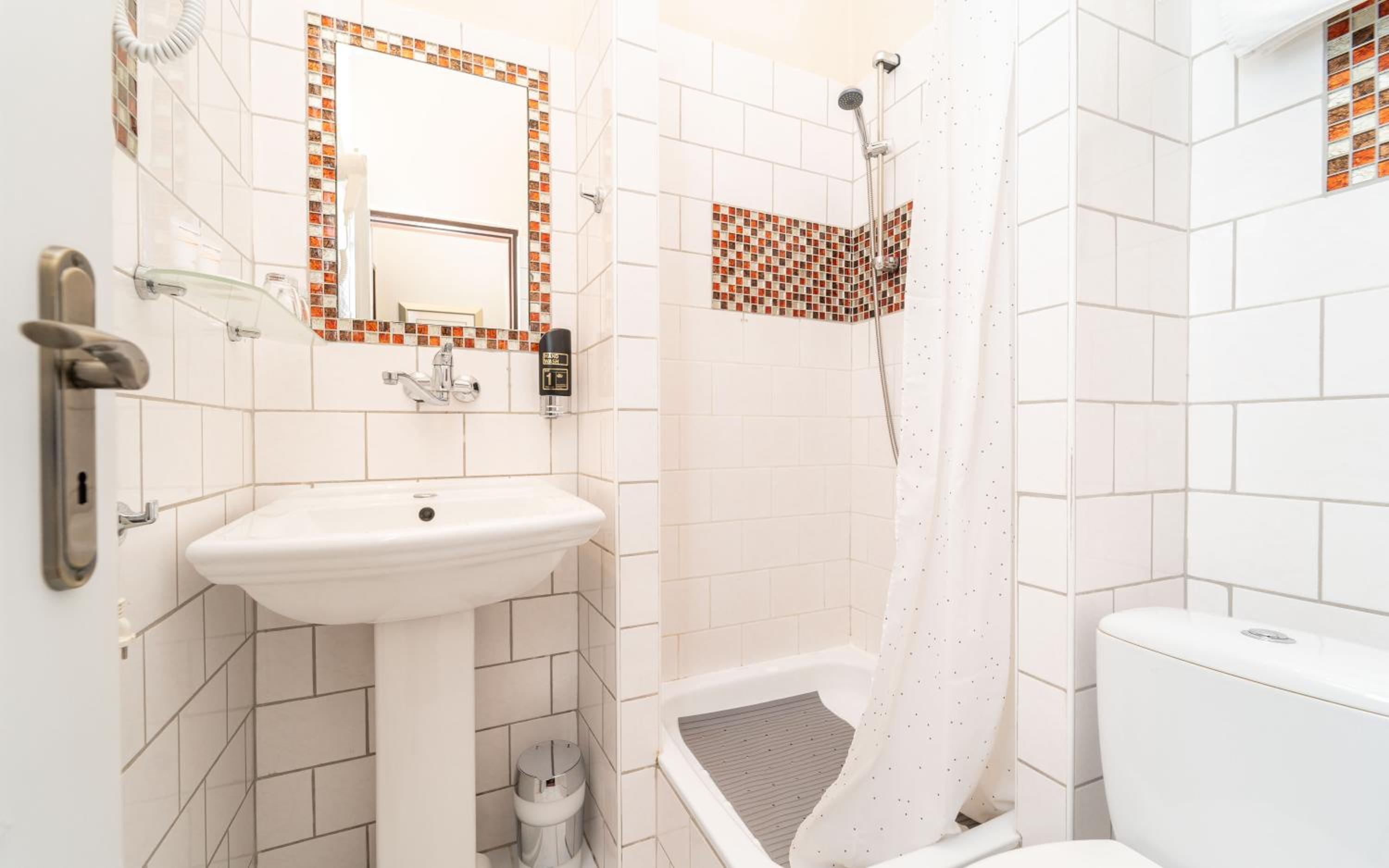 Double or Twin Room - Photo 19