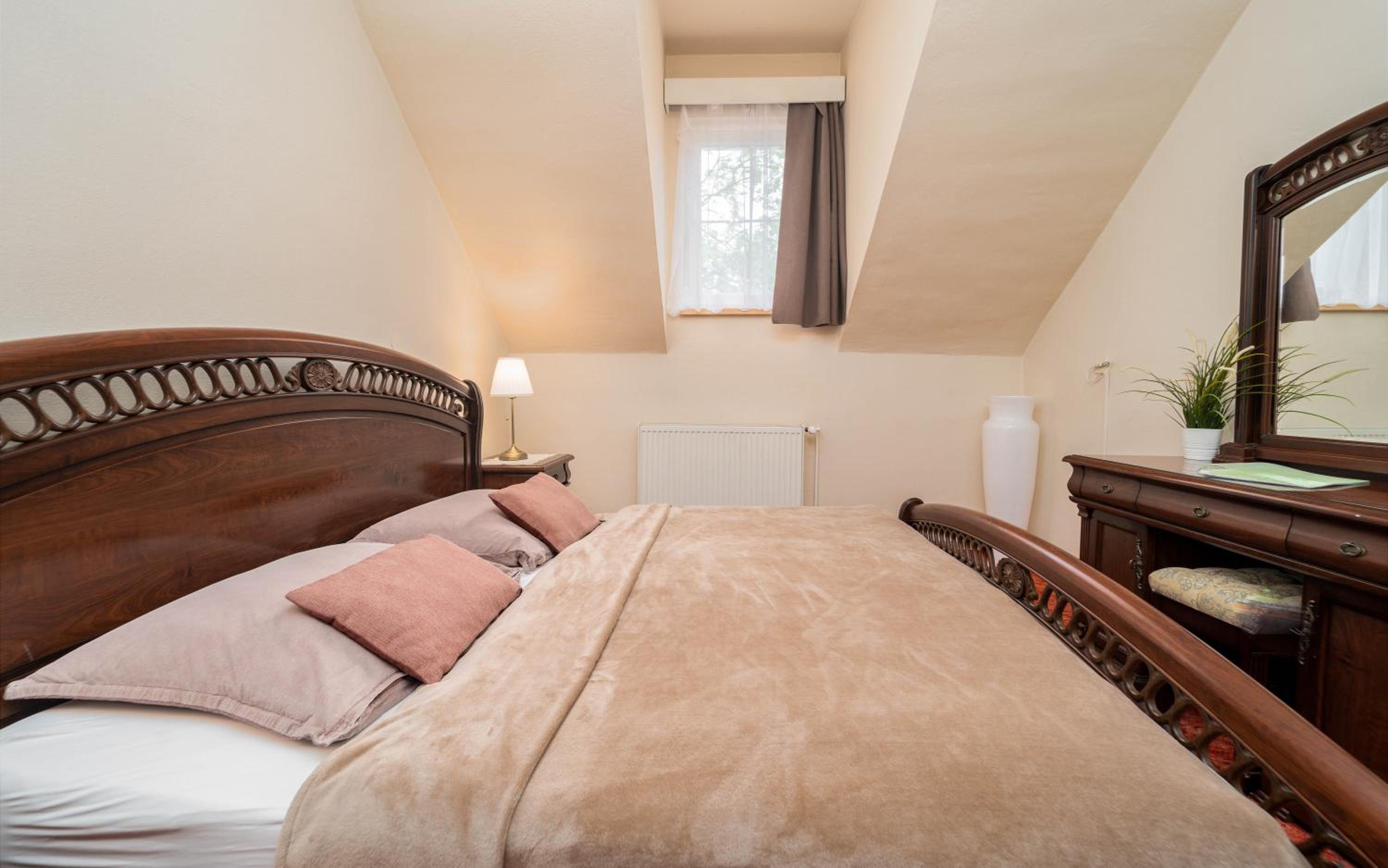 Double or Twin Room - Photo 8
