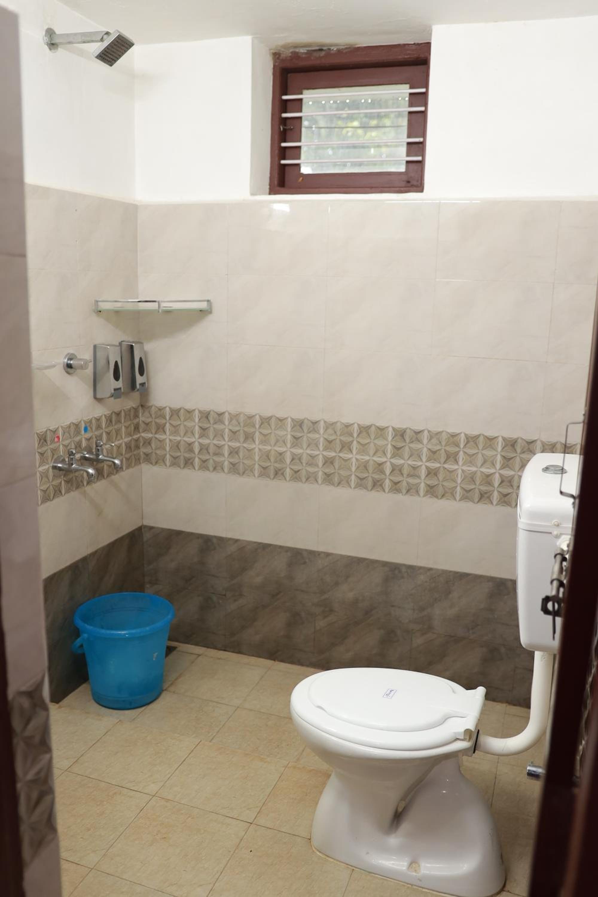 Double or Twin Room - Photo 6