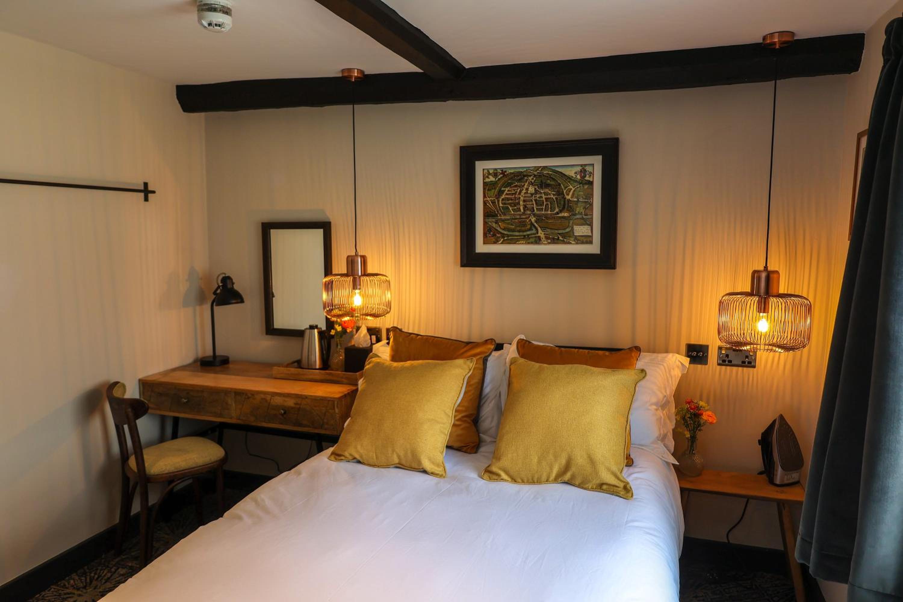 Standard King Room - Photo 23
