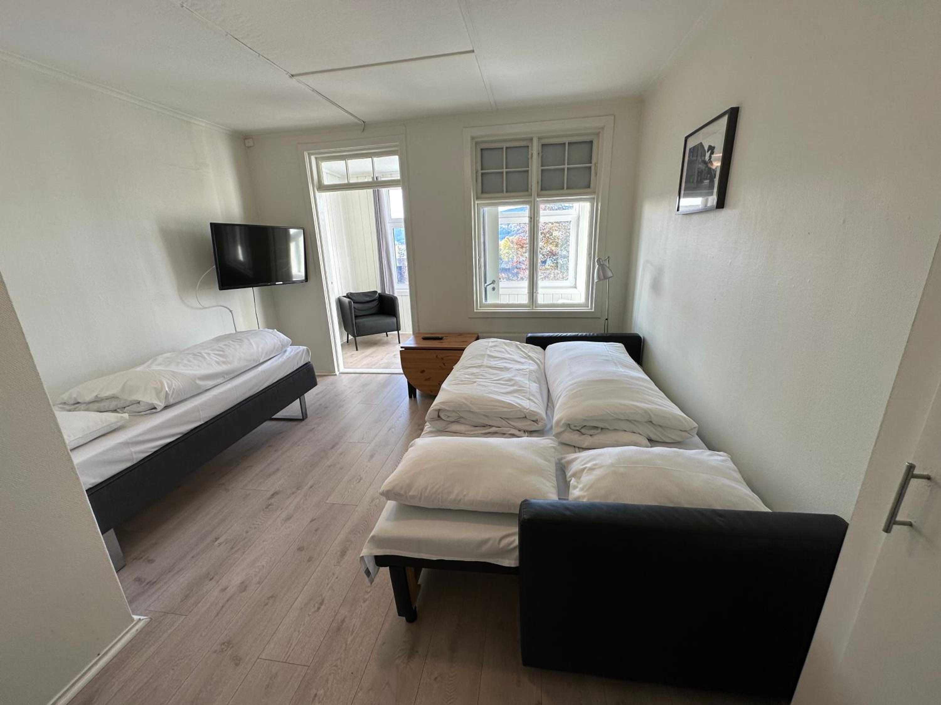 One-Bedroom Apartment photo 1